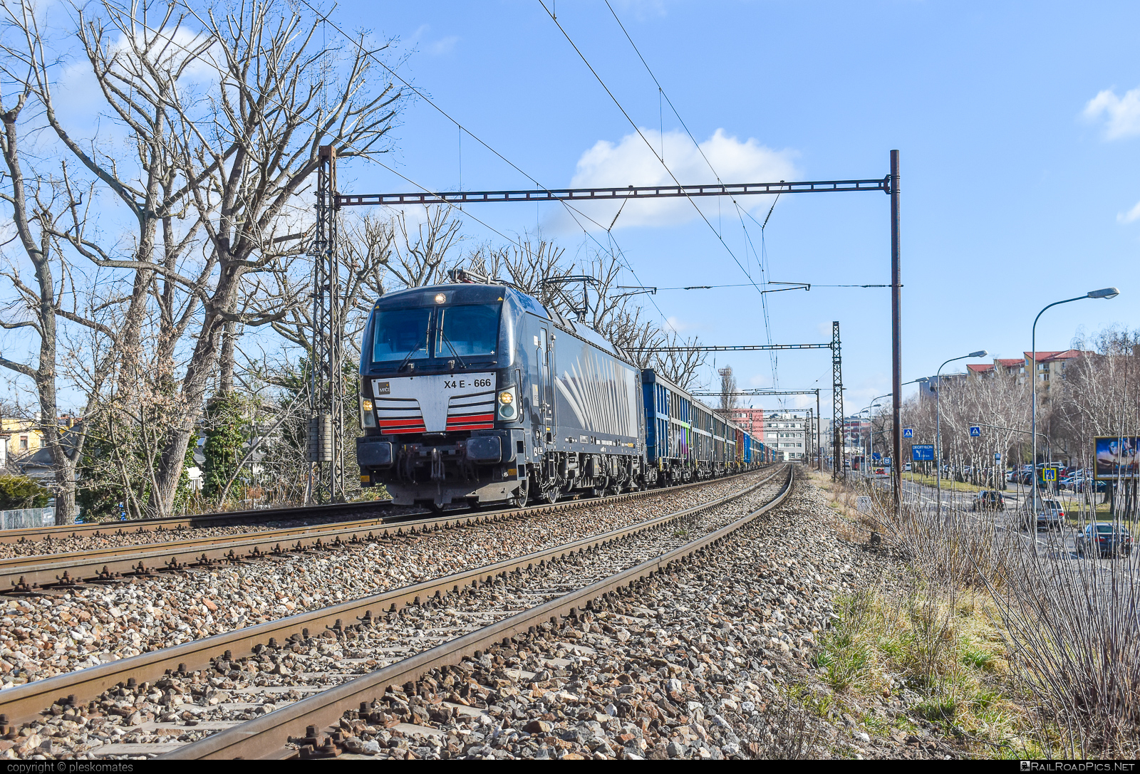 Siemens Vectron MS - 193 666 operated by LTE Logistik und Transport GmbH #dispolok #lokomotion #lte #ltelogistikundtransport #ltelogistikundtransportgmbh #mitsuirailcapitaleurope #mitsuirailcapitaleuropegmbh #mrce #openwagon #siemens #siemensVectron #siemensVectronMS #vectron #vectronMS