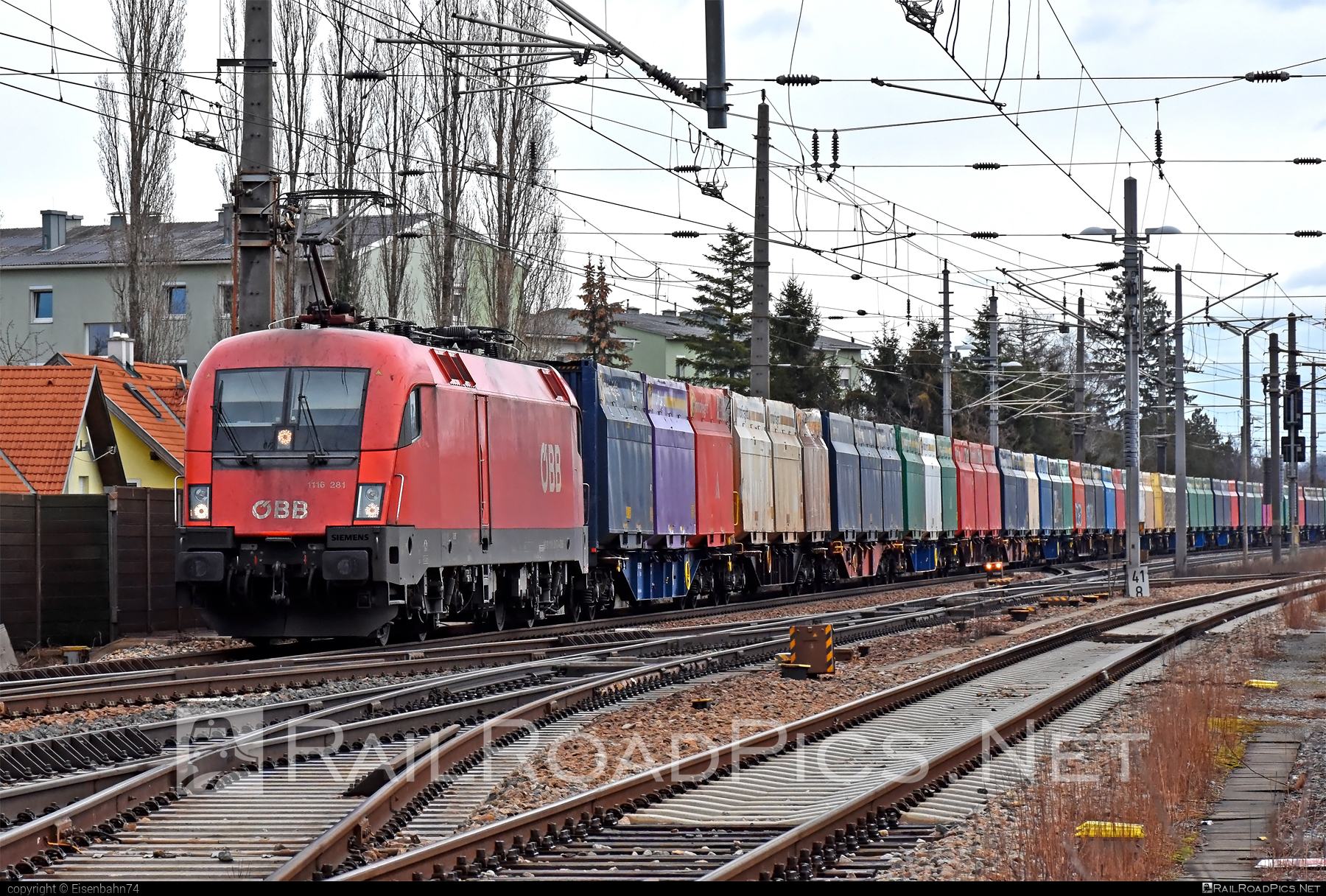 Siemens ES 64 U2 - 1116 281 operated by Rail Cargo Austria AG #container #es64 #es64u2 #eurosprinter #flatwagon #innofreight #obb #osterreichischebundesbahnen #rcw #siemens #siemensEs64 #siemensEs64u2 #siemenstaurus #tauruslocomotive