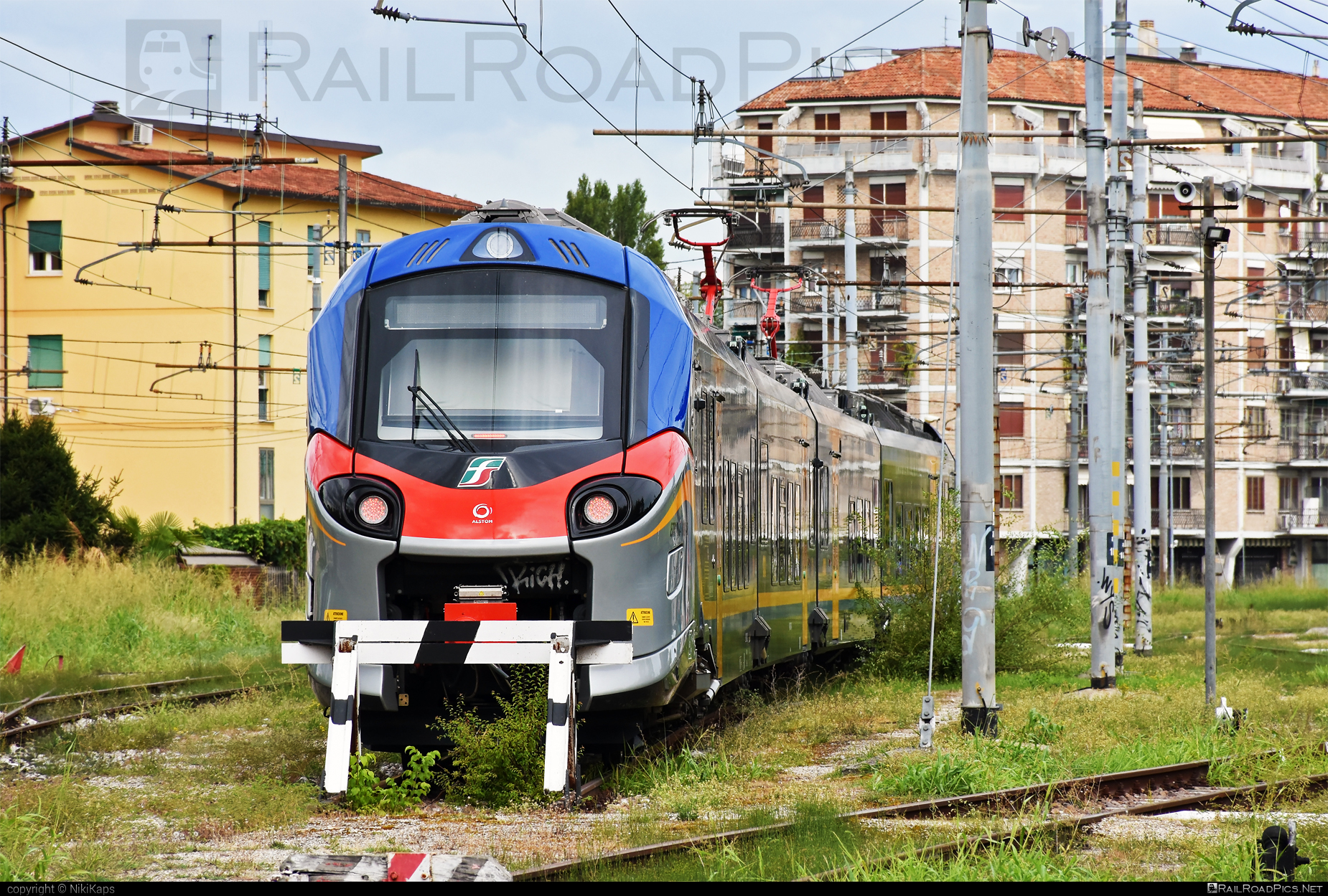 Alstom Coradia Stream ”Pop” - ETR 104 089-B operated by Trenitalia S.p.A. #alstom #alstomCoradia #coradia #coradiaStream #coradiaStreamPop #ferroviedellostato #fs #fsitaliane #pop #trenitalia #trenitaliaspa