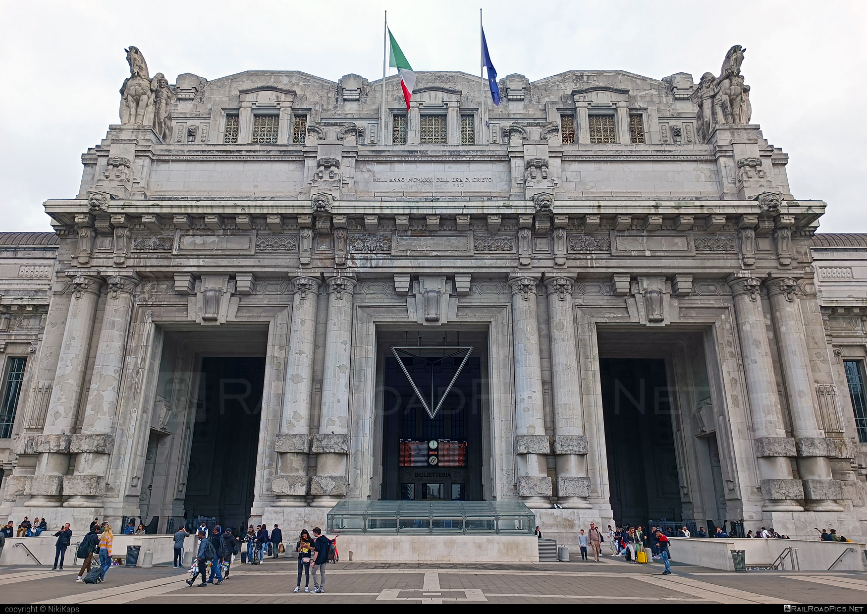 Milano Centrale location overview #ferroviedellostato #fs #fsitaliane #milanoCentrale #milanoCentraleRailwayStation #milanoCentraleStation