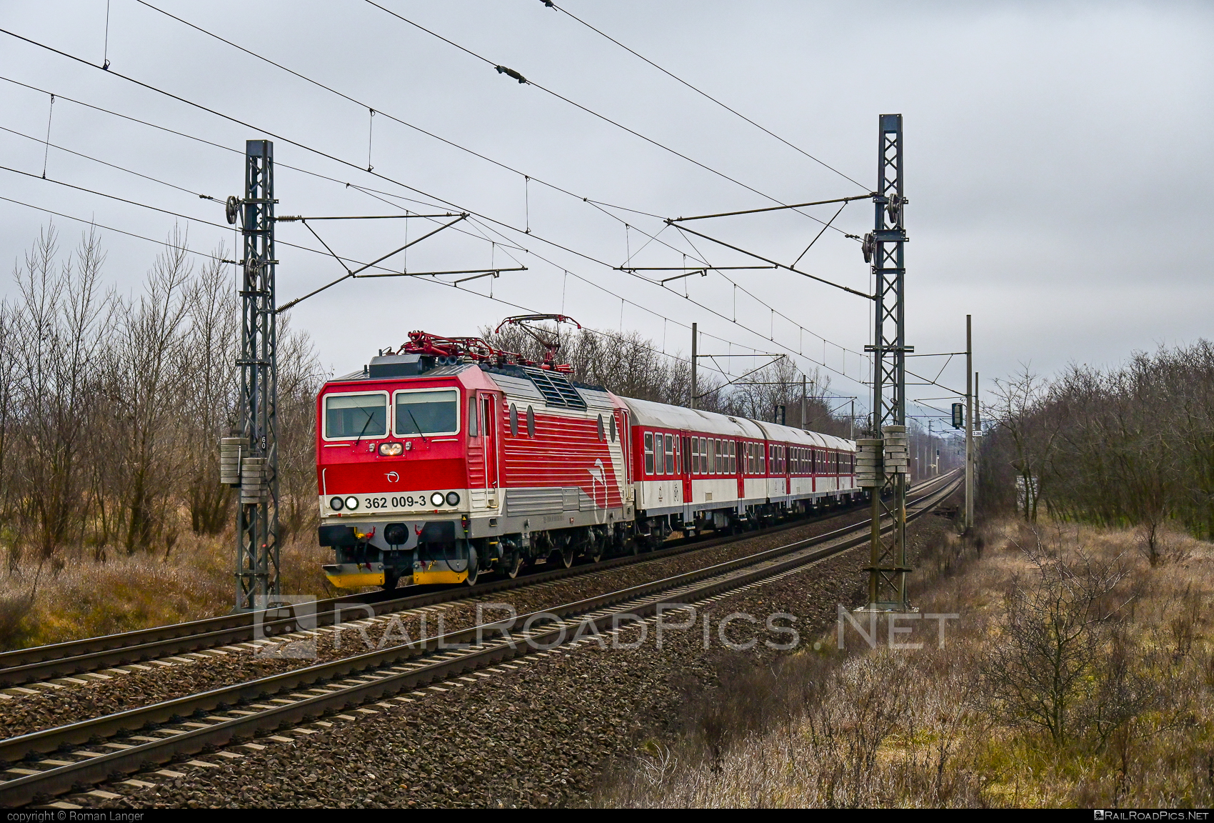 Škoda 69Er - 362 009-3 operated by Železničná Spoločnost' Slovensko, a.s. #ZeleznicnaSpolocnostSlovensko #eso #locomotive362 #rychleeso #skoda #skoda69er #zssk