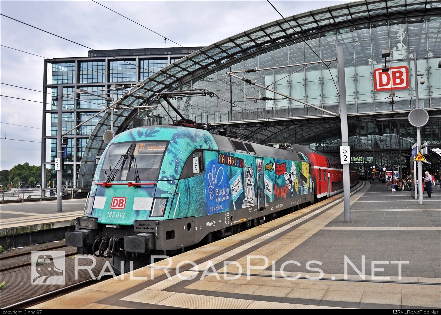 Siemens ES 64 U2 - 182 013 operated by Deutsche Bahn / DB AG #db #deutschebahn #es64 #es64u2 #eurosprinter #siemens #siemensEs64 #siemensEs64u2 #siemenstaurus #taurus #tauruslocomotive