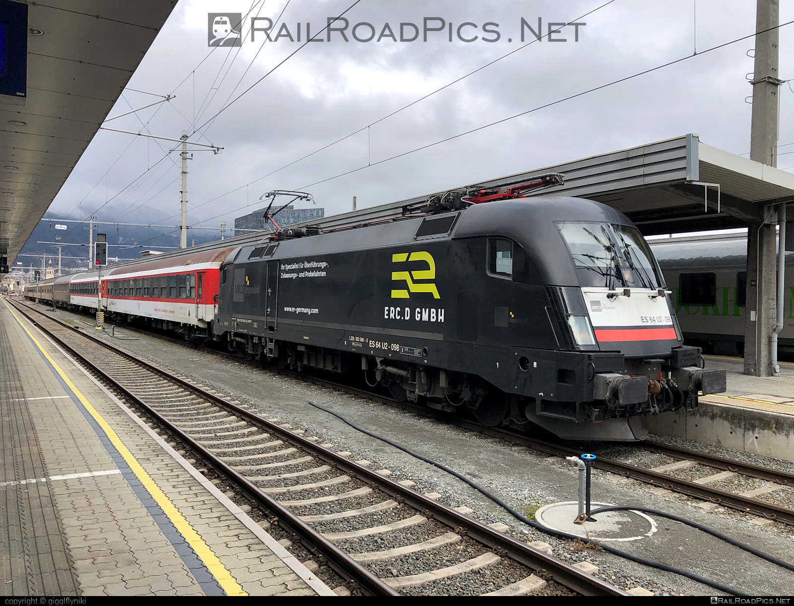 Siemens ES 64 U2 - 182 598 operated by European Railway Company Deutschland GmbH #dispolok #erc #es64 #es64u2 #eurosprinter #mitsuirailcapitaleurope #mitsuirailcapitaleuropegmbh #mrce #siemens #siemensEs64 #siemensEs64u2 #siemenstaurus #taurus #tauruslocomotive