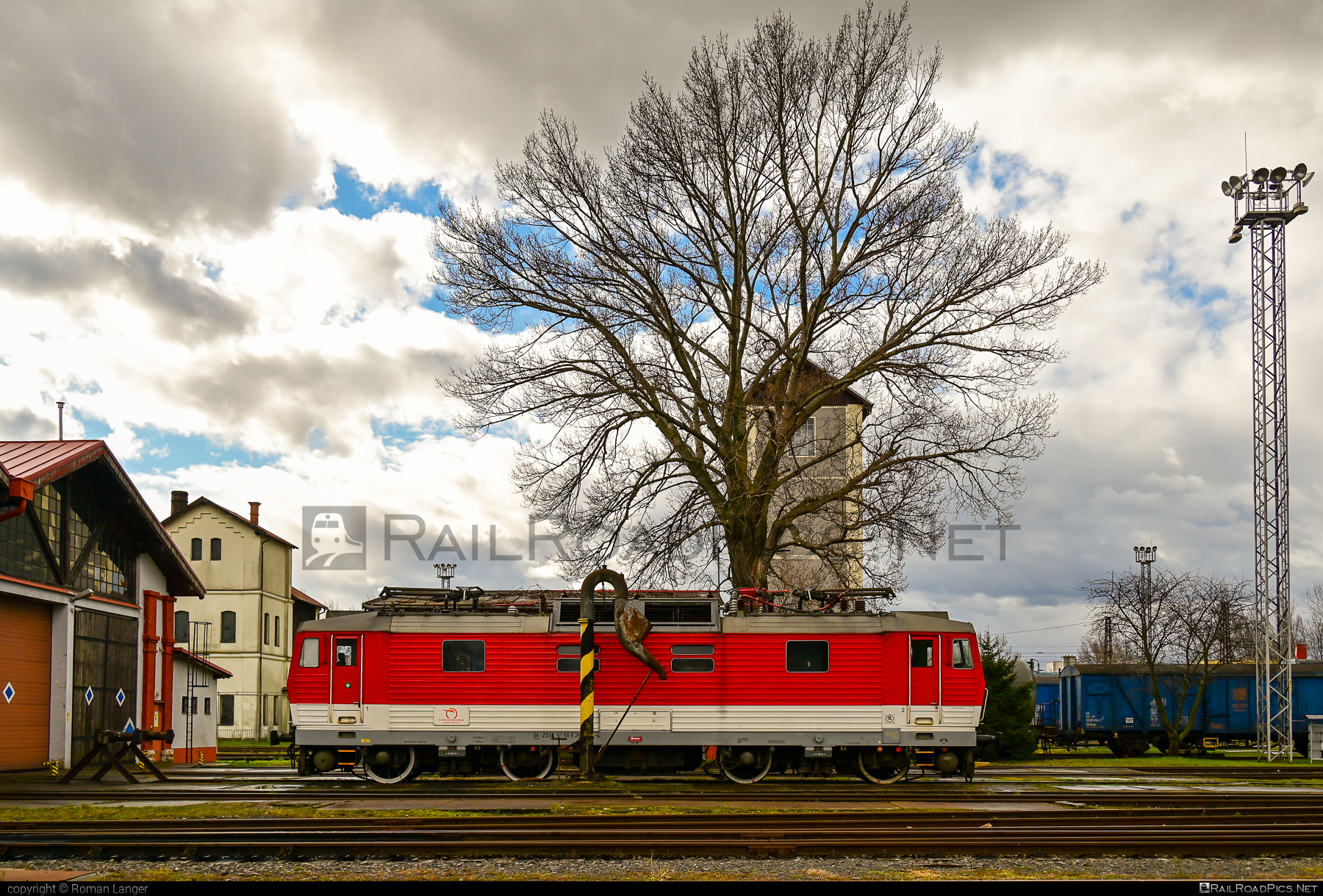 Škoda 70E - 263 004-4 operated by Železničná Spoločnost' Slovensko, a.s. #ZeleznicnaSpolocnostSlovensko #locomotive263 #princezna #skoda #skoda70e #zssk