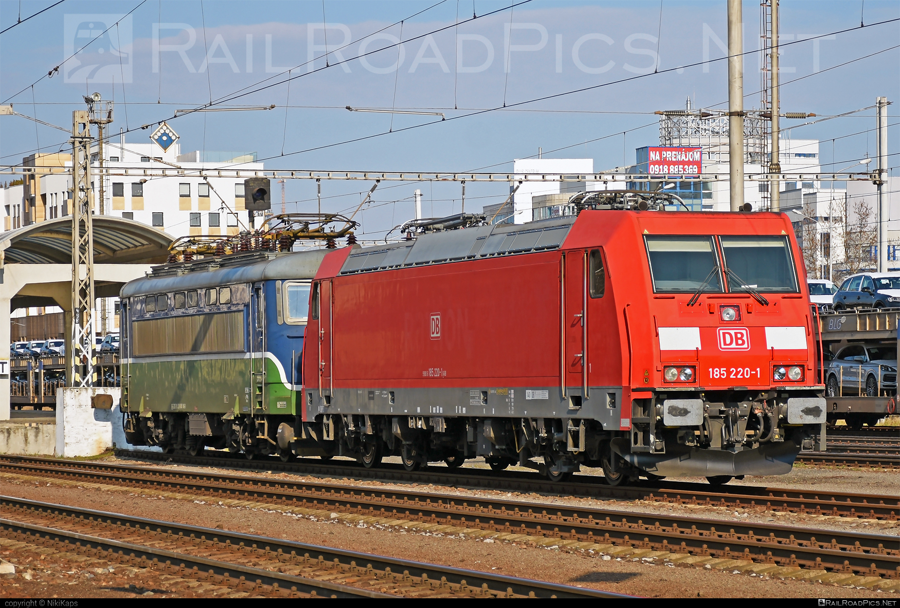Bombardier TRAXX F140 AC2 - 185 220-1 operated by DB Cargo AG #bombardier #bombardiertraxx #db #dbcargo #dbcargoag #deutschebahn #traxx #traxxf140 #traxxf140ac #traxxf140ac2