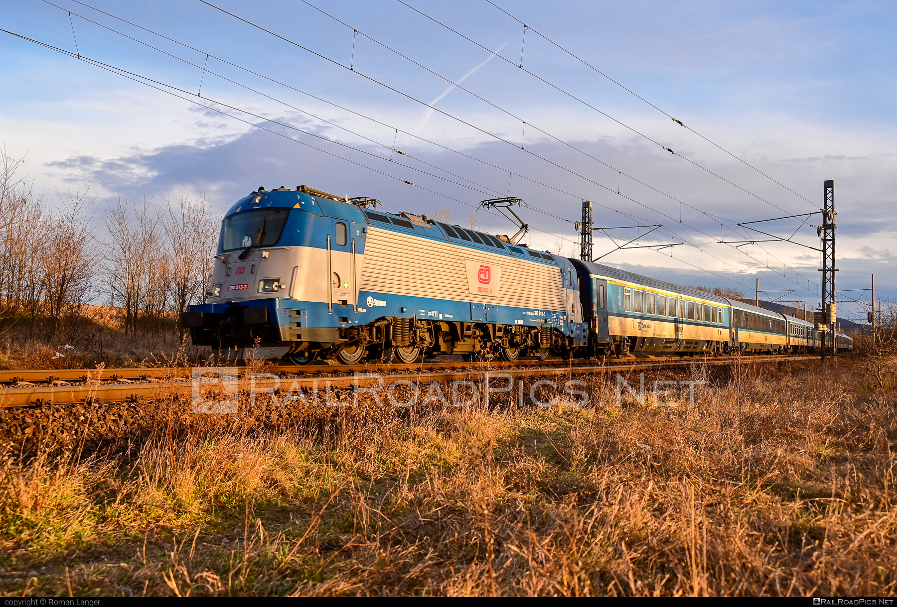 Škoda 109E1 Emil Zátopek - 380 013-3 operated by České dráhy, a.s. #cd #ceskeDrahy #emilzatopeklocomotive #locomotive380 #metropolitan #skoda #skoda109e #skoda109elocomotive
