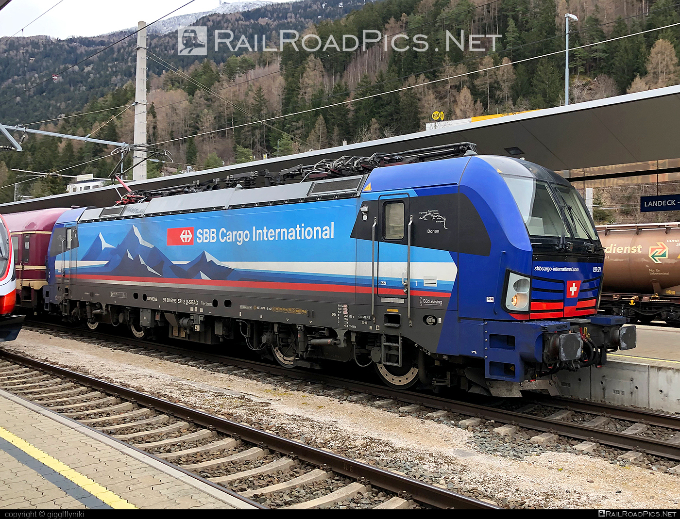 Siemens Vectron MS - 193 521 operated by Schweizerische Bundesbahnen SBB Cargo AG #SchweizerischeBundesbahnen #SchweizerischeBundesbahnenCargo #SiemensMobility #SiemensMobilityGmbH #sbb #sbbc #siemens #siemensVectron #siemensVectronMS #vectron #vectronMS