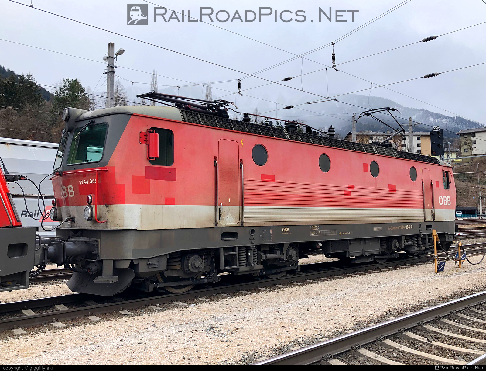 SGP 1144 - 1144 065 operated by Rail Cargo Austria AG #obb #obb1144 #obbClass1144 #osterreichischebundesbahnen #rcw #sgp #sgp1144 #simmeringgrazpauker