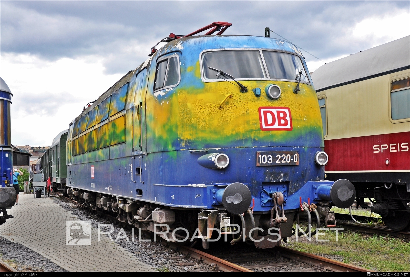 DB Class 103 - 103 220-0 operated by Deutsche Bahn / DB AG #db #dbClass103 #deutschebahn