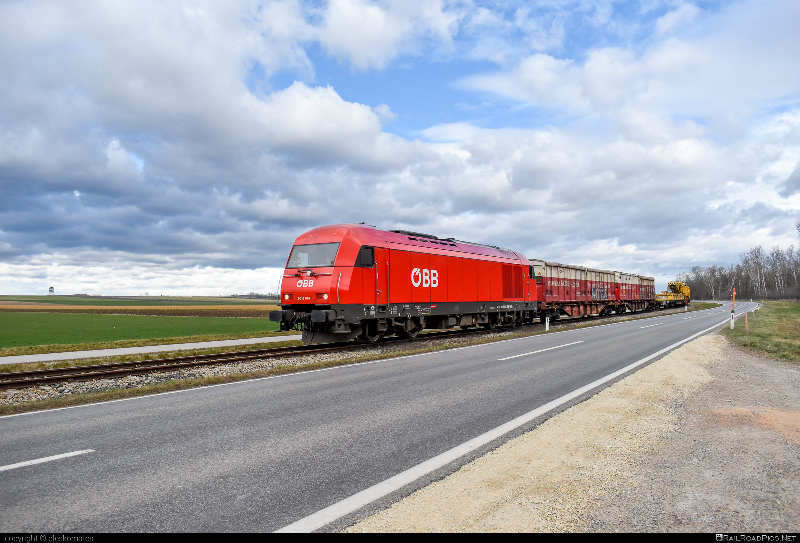 Siemens ER20 - 2016 016 operated by Rail Cargo Austria AG #er20 #er20hercules #eurorunner #hercules #mixofcargo #rcw #siemens #siemenser20 #siemenser20hercules #siemenseurorunner #siemenshercules