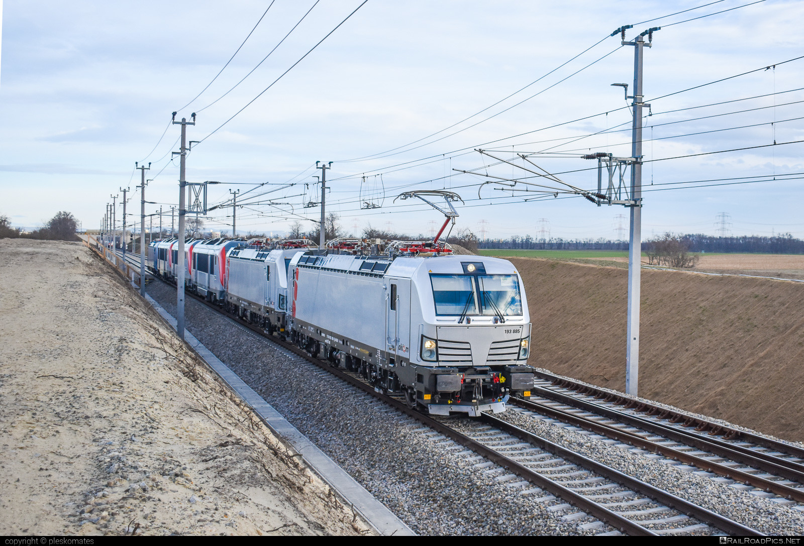 Siemens Vectron MS - 193 885 operated by CER Cargo Holding SE #akiem #akiemsas #cer #cercargoholding #cercargoholdingse #siemens #siemensVectron #siemensVectronMS #vectron #vectronMS