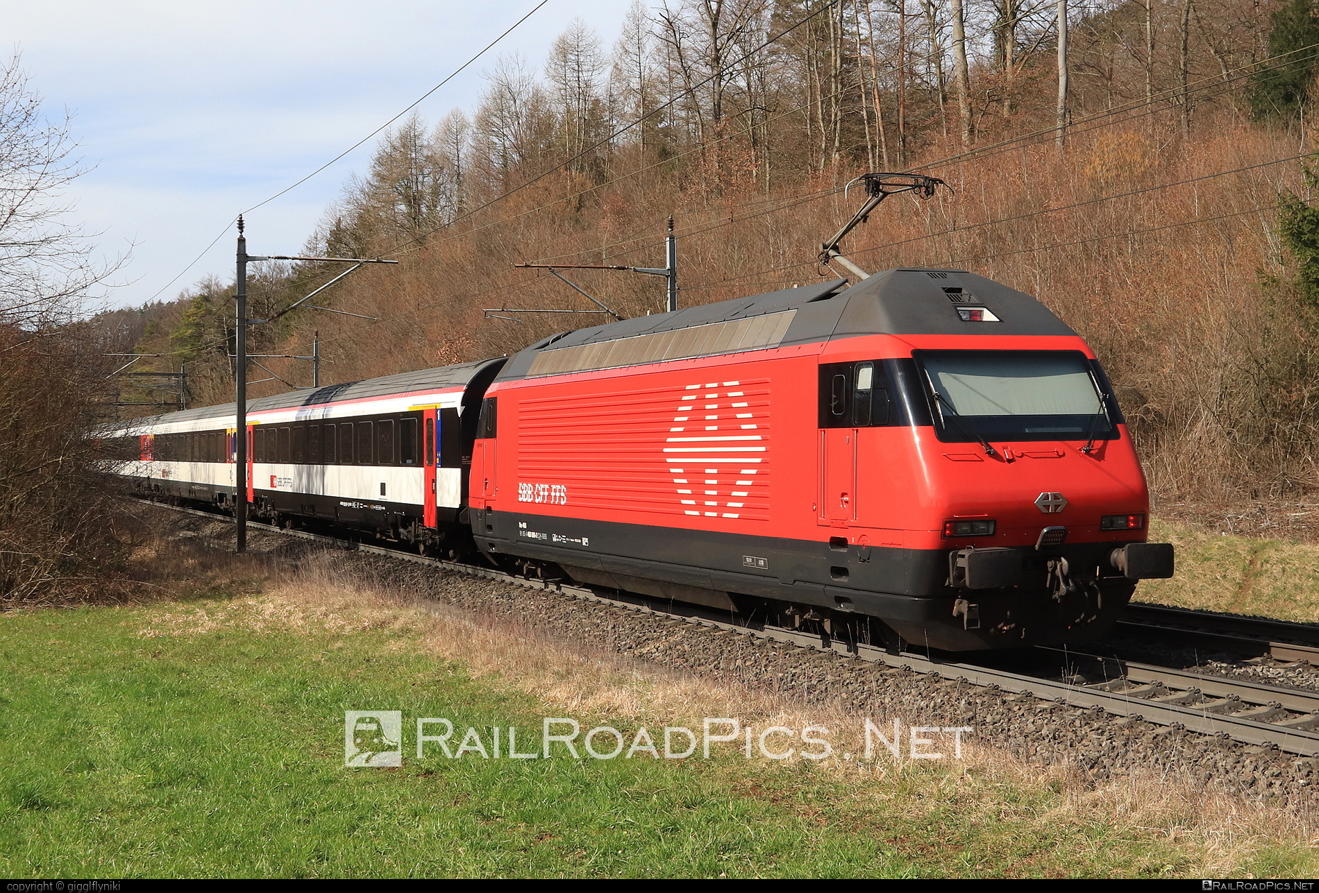 SBB Class Re 460 - 460 086 operated by Schweizerische Bundesbahnen SBB #CFF #CheminsDeFerFederauxSuisses #FFS #FerrovieFederaliSvizzere #SBB #SchweizerischeBundesbahnen #lok2000 #sbbClassRe460 #sbbRe460
