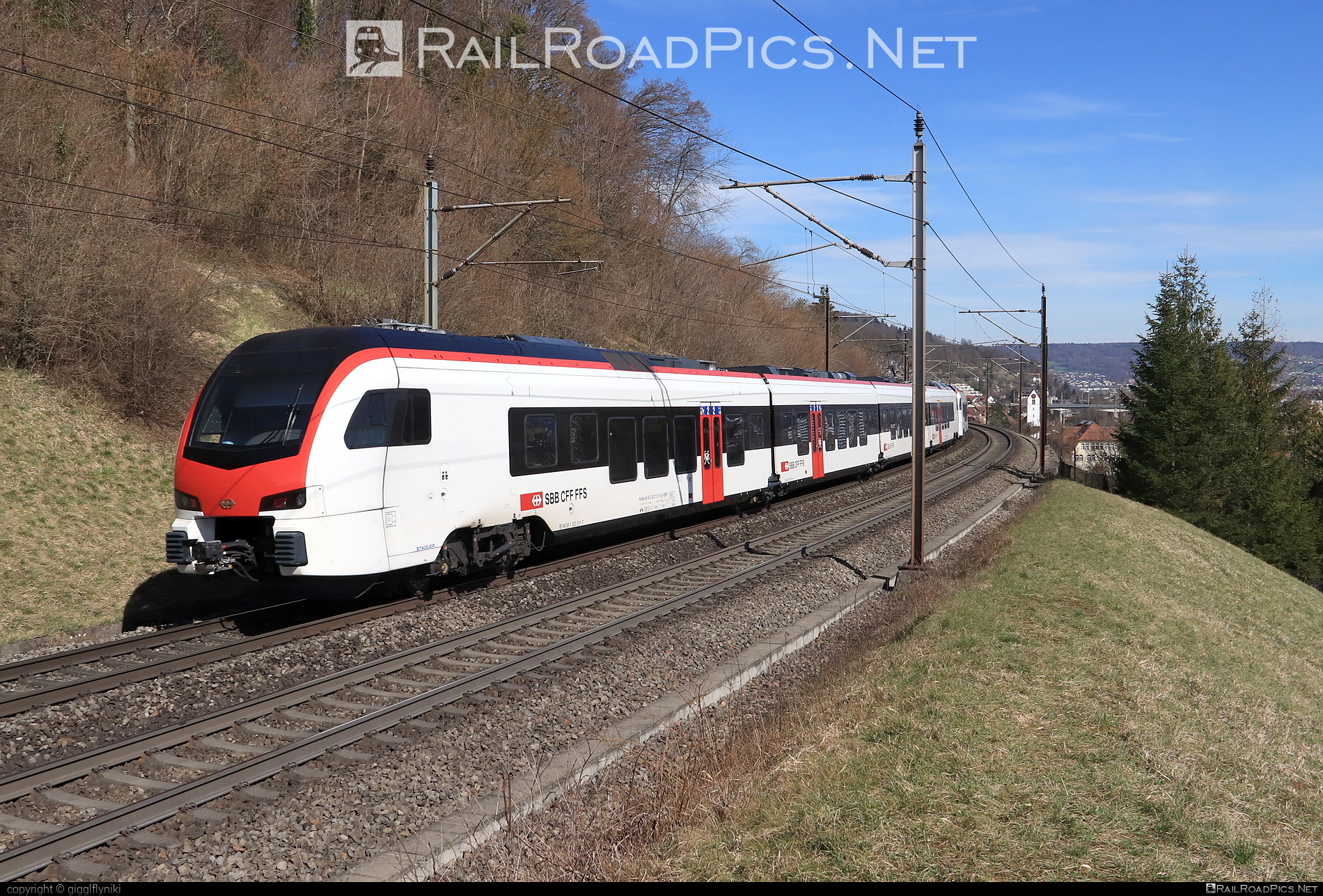 Stadler FLIRT - 523 511 operated by Schweizerische Bundesbahnen SBB #CFF #CheminsDeFerFederauxSuisses #FFS #FerrovieFederaliSvizzere #SBB #SchweizerischeBundesbahnen #rabe523 #stadler #stadlerFlirt #stadlerrail #stadlerrailag