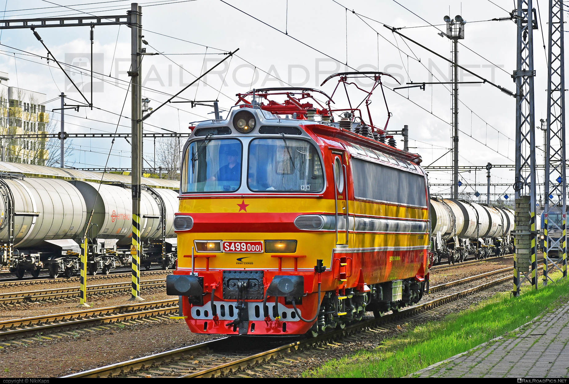 Škoda 47E - S4990001 operated by Železničná Spoločnost' Cargo Slovakia a.s. #ZeleznicnaSpolocnostCargoSlovakia #ZeleznicnaSpolocnostSlovensko #laminatka #locomotive240 #skoda #skoda47e #zssk #zsskcargo