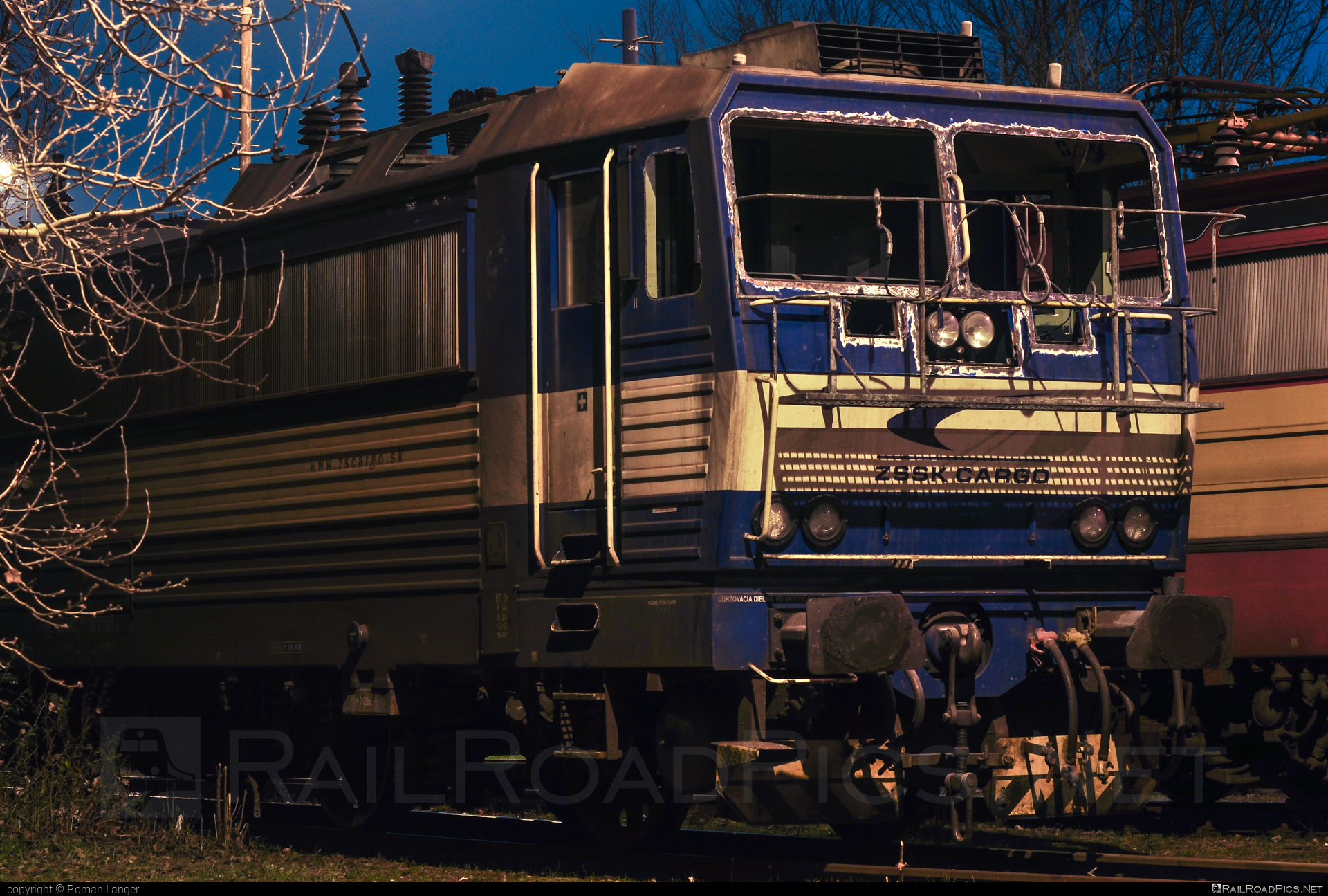 Škoda 69E - 363 096-9 operated by Železničná Spoločnost' Cargo Slovakia a.s. #ZeleznicnaSpolocnostCargoSlovakia #damage #es4991 #eso #locomotive363 #skoda #skoda69e #zsskcargo