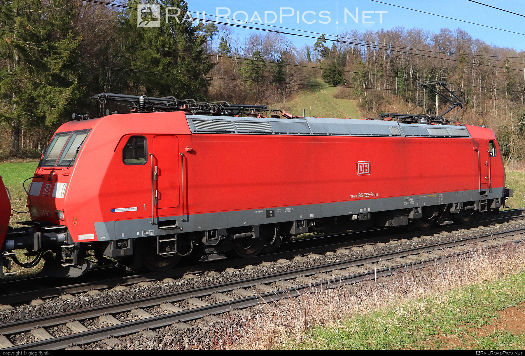 Bombardier TRAXX F140 AC1 - 185 122-9 operated by DB Cargo AG #bombardier #bombardiertraxx #db #dbcargo #dbcargoag #deutschebahn #traxx #traxxf140 #traxxf140ac #traxxf140ac1