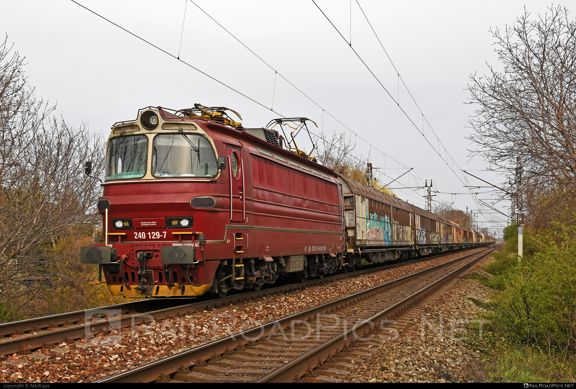 Škoda 47E - 240 129-7 operated by RegioJet, a.s. #graffiti #laminatka #locomotive240 #regiojet #skoda #skoda47e #zoszvolen
