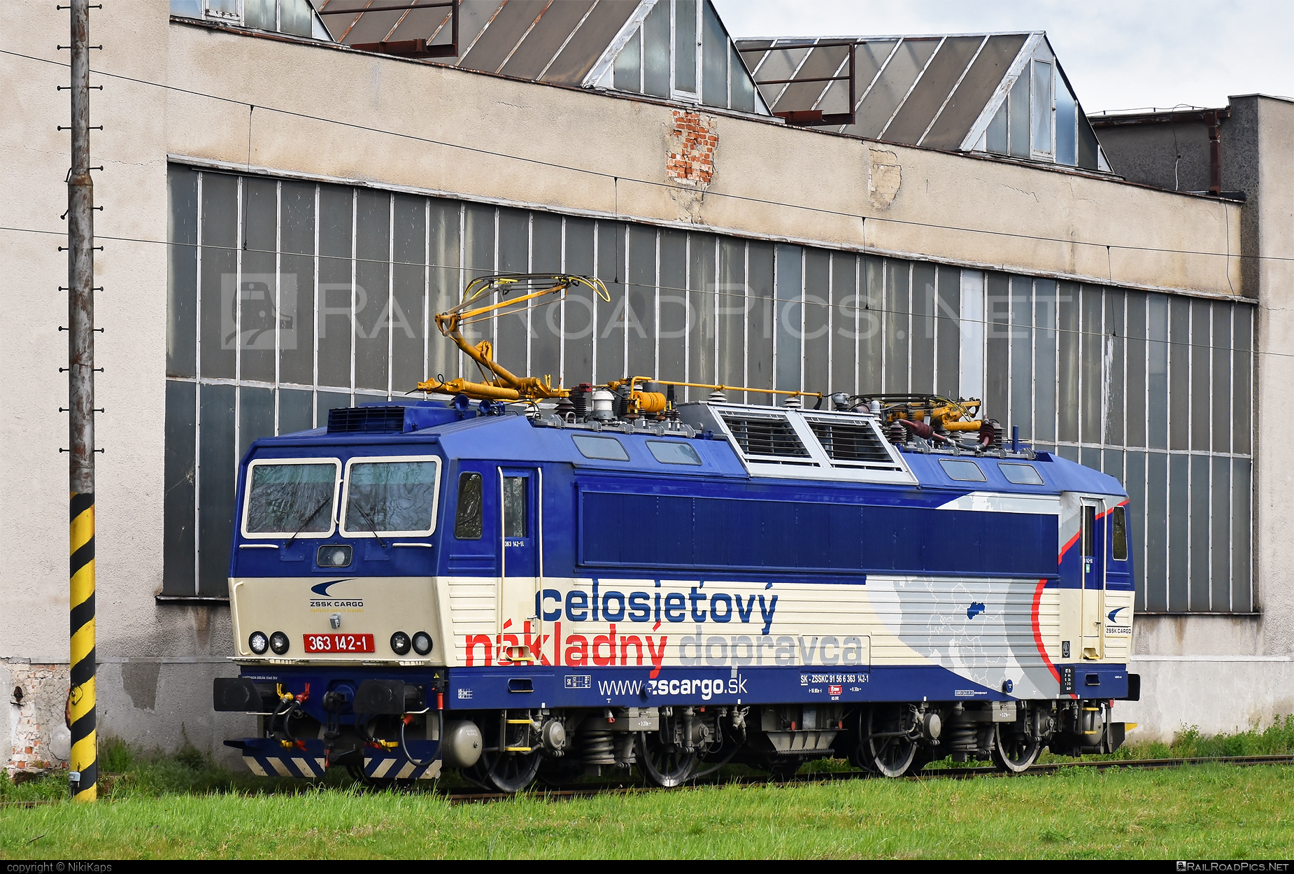 Škoda 69E - 363 142-1 operated by Železničná Spoločnost' Cargo Slovakia a.s. #ZeleznicnaSpolocnostCargoSlovakia #es4991 #eso #locomotive363 #skoda #skoda69e #zsskcargo