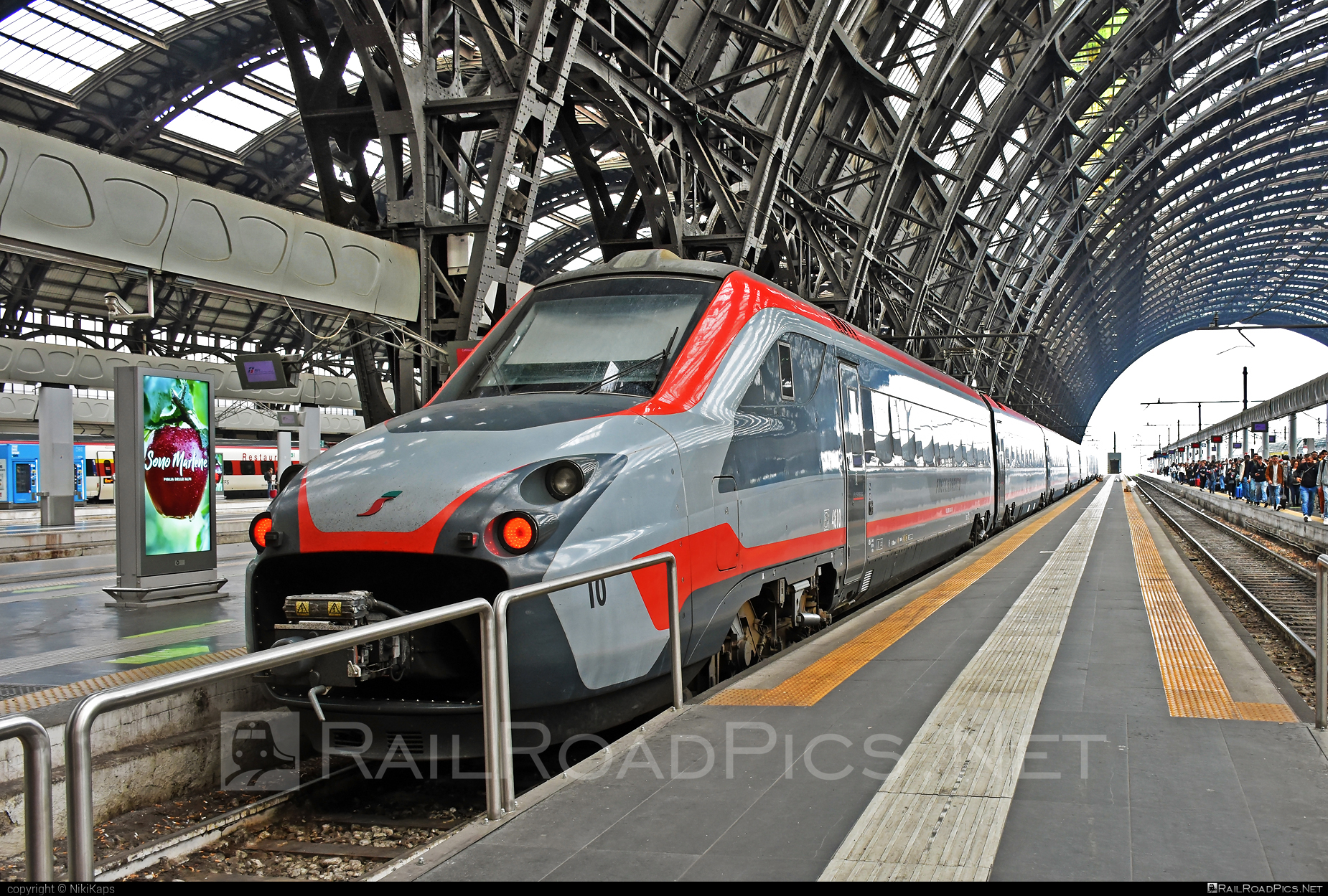 AnsaldoBreda ETR.700 - 4810 operated by Trenitalia S.p.A. #ansaldoBreda #ansaldoBredaEtr700 #etr700 #ferroviedellostato #frecciargento #fs #fsitaliane #lefrecce #trenitalia #trenitaliaspa
