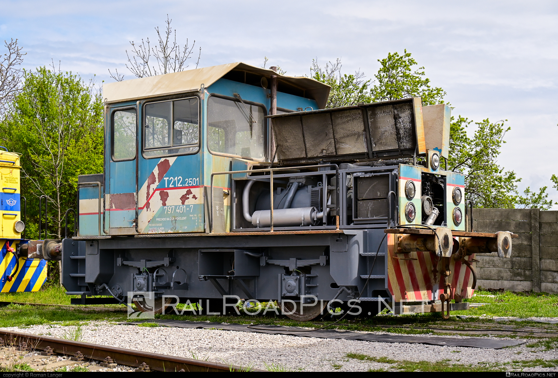 Turčianske strojárne Martin T 212.25 (797.4) - 797 401-7 operated by Rail Support, s.r.o. #locomotive797 #locomotive7974 #locomotivet21225 #railsupport #t21225 #turcianskeStrojarneMartin