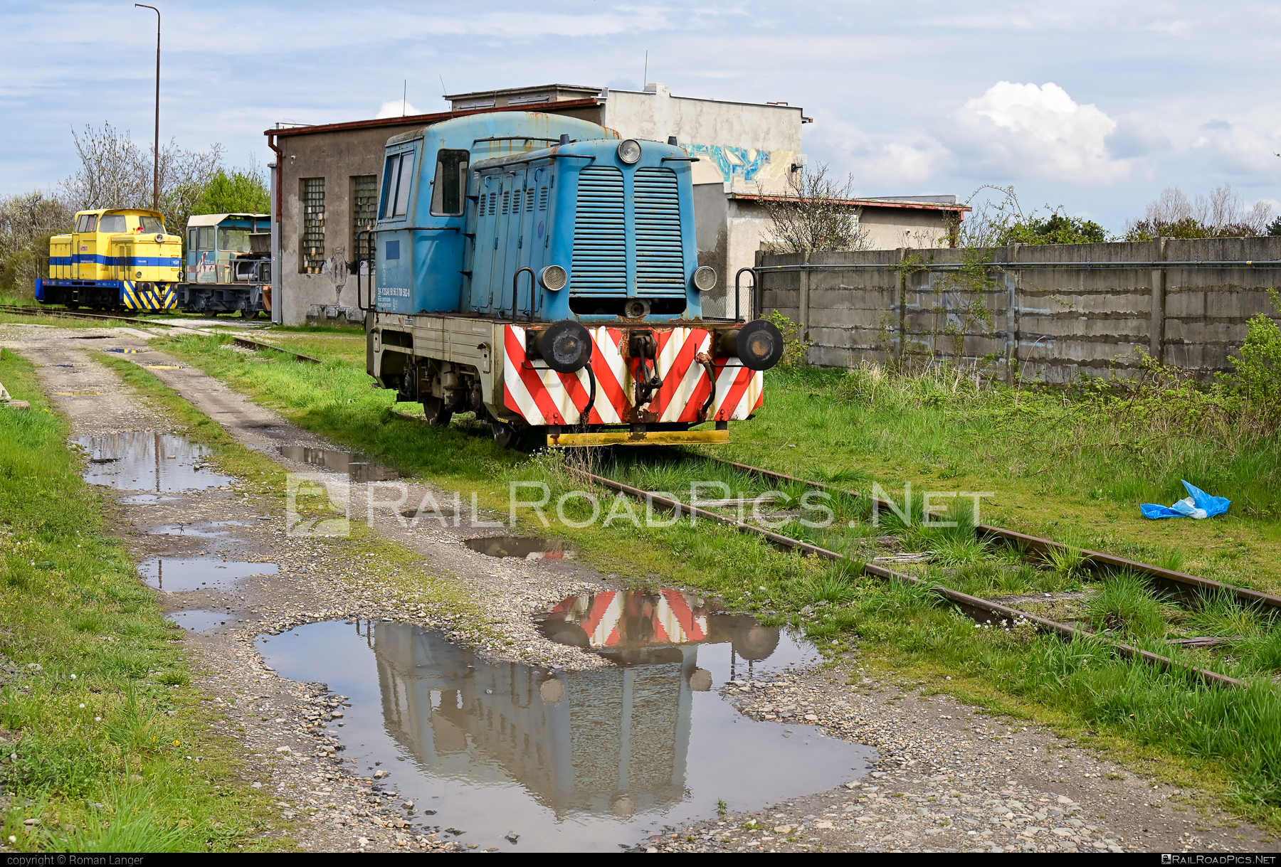 ČKD T 211.0 (700) - 700 582-0 operated by Yosaria Trains, a.s. #ckd #ckd2110 #ckd700 #ckdclass700 #ckdt2110 #locomotive700 #locomotivet211 #prasa #prasiatko #yosar #yosaria