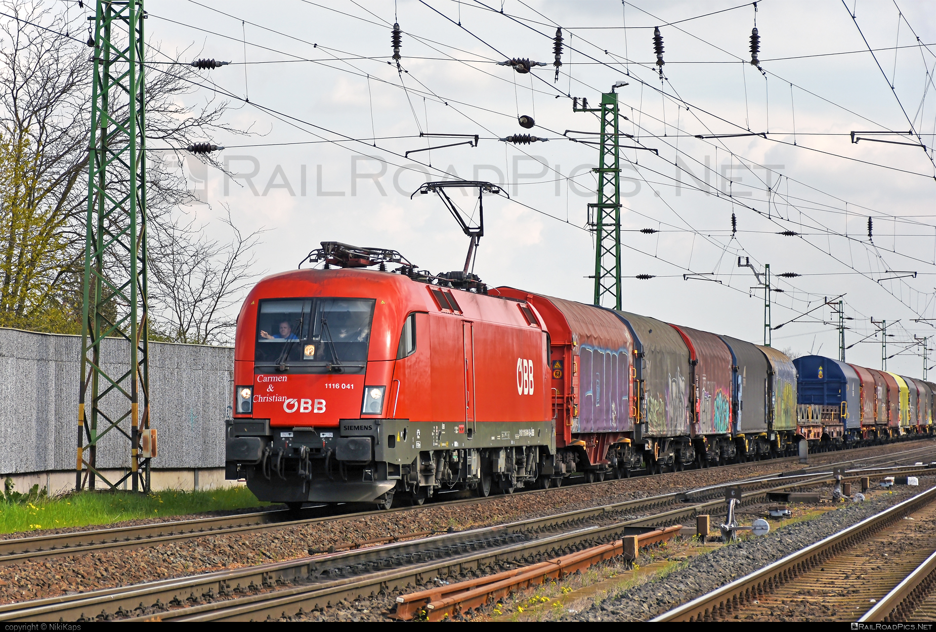 Siemens ES 64 U2 - 1116 041 operated by Rail Cargo Austria AG #es64 #es64u2 #eurosprinter #graffiti #greetings #obb #osterreichischebundesbahnen #rcw #siemens #siemensEs64 #siemensEs64u2 #siemenstaurus #taurus #tauruslocomotive
