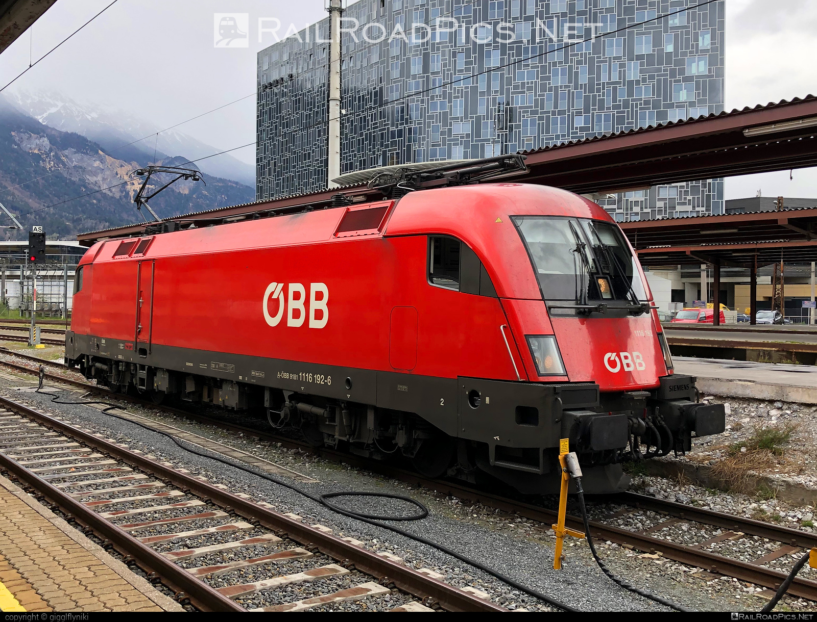 Siemens ES 64 U2 - 1116 192 operated by Österreichische Bundesbahnen #es64 #es64u2 #eurosprinter #obb #osterreichischebundesbahnen #siemens #siemensEs64 #siemensEs64u2 #siemenstaurus #taurus #tauruslocomotive