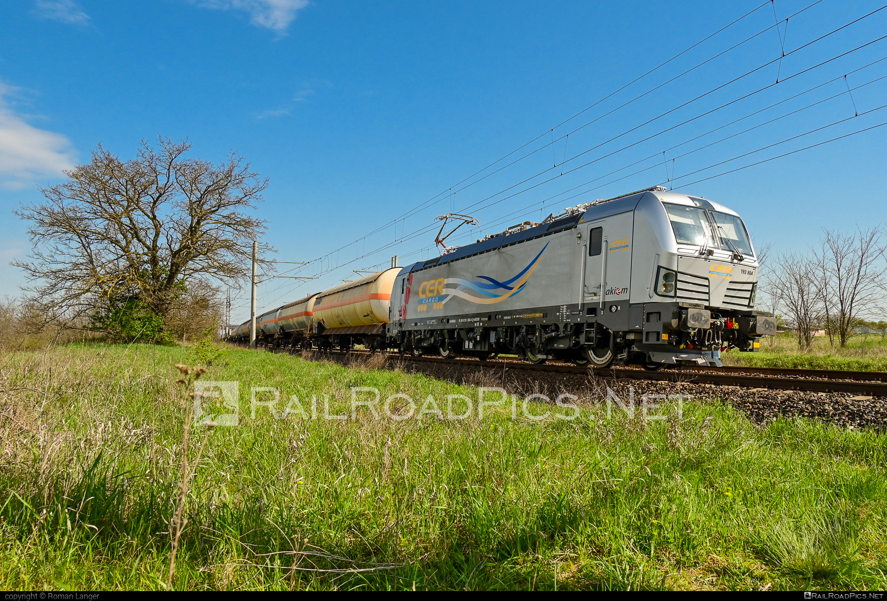 Siemens Vectron MS - 193 884 operated by CER Cargo Holding SE #akiem #akiemsas #cer #cercargoholding #cercargoholdingse #kesselwagen #siemens #siemensVectron #siemensVectronMS #tankwagon #vectron #vectronMS