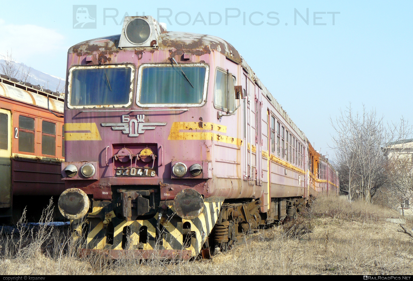 RVR ER25 - 32 041.6 operated by Chemin de fer de l'Etat bulgare - Bulgarski Durzhavni Zheleznitsi #RigasVagonbuvesRupnica #bdz #bdzClass32 #rvr #rvrEr25