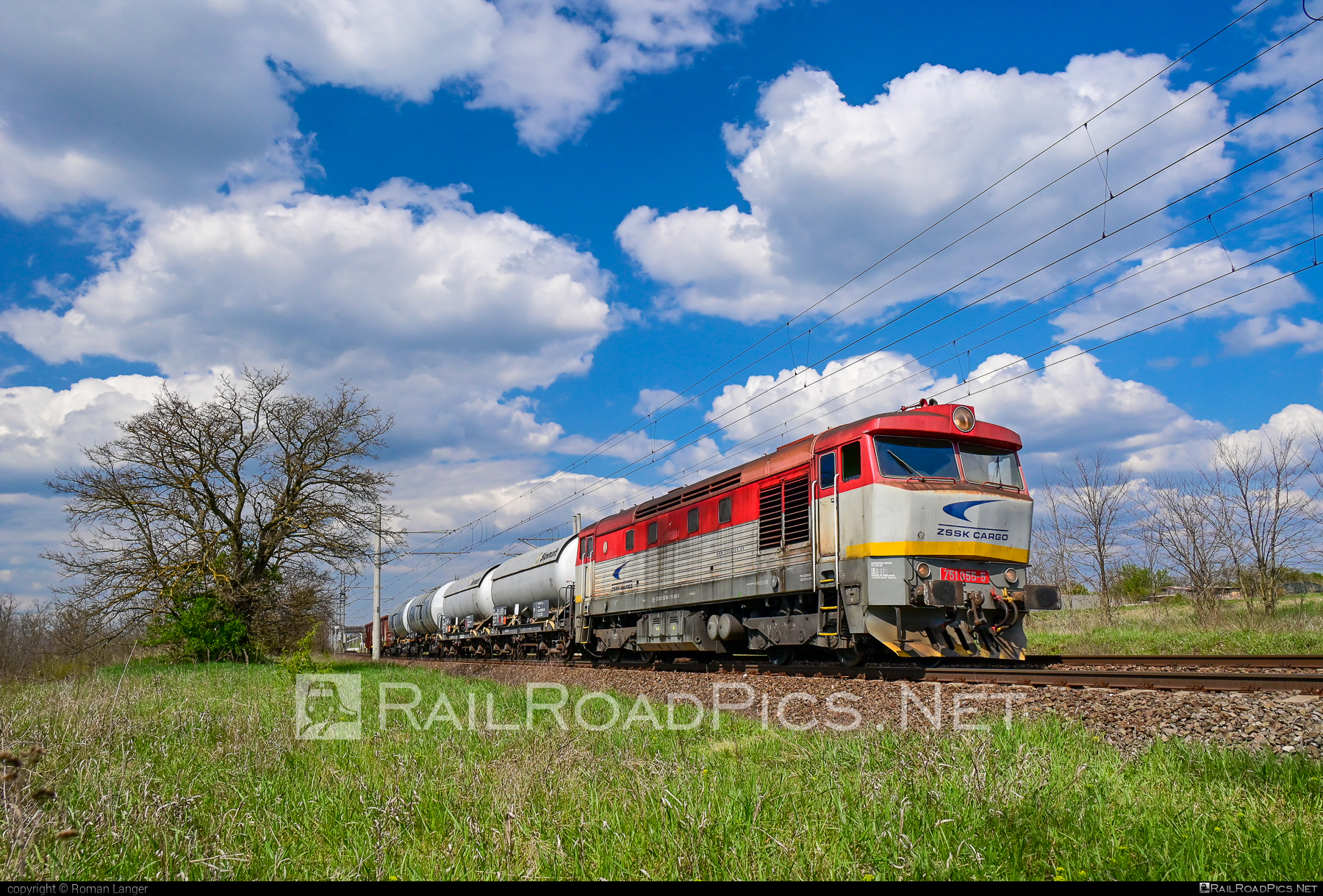 ČKD T 478.1 (751) - 751 055-5 operated by Železničná Spoločnost' Cargo Slovakia a.s. #ZeleznicnaSpolocnostCargoSlovakia #bardotka #ckd #ckd4781 #ckd751 #ckdt4781 #mixofcargo #zamracena #zsskcargo