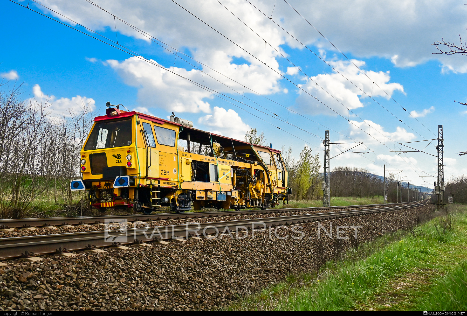 MTH Plzeň / Plasser & Theurer ASP 400.1 - 422 146-7 operated by Železnice Slovenskej Republiky #asp400 #asp4001 #mthPlzen #plasserAndTheurer #zelezniceslovenskejrepubliky #zsr