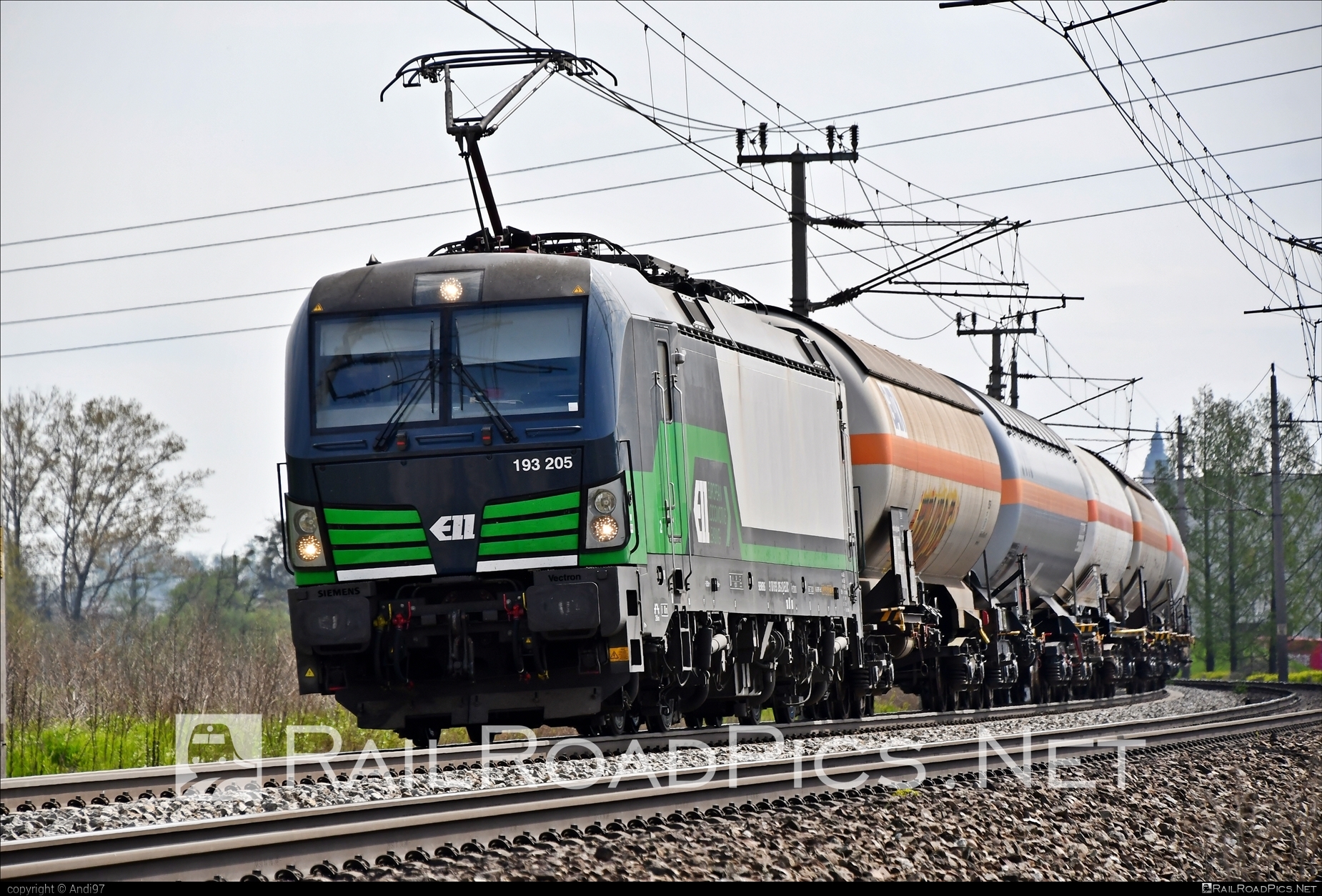 Siemens Vectron MS - 193 205 operated by Retrack GmbH & Co. KG #ell #ellgermany #eloc #europeanlocomotiveleasing #kesselwagen #retrack #retrackgmbh #siemens #siemensVectron #siemensVectronMS #tankwagon #vectron #vectronMS