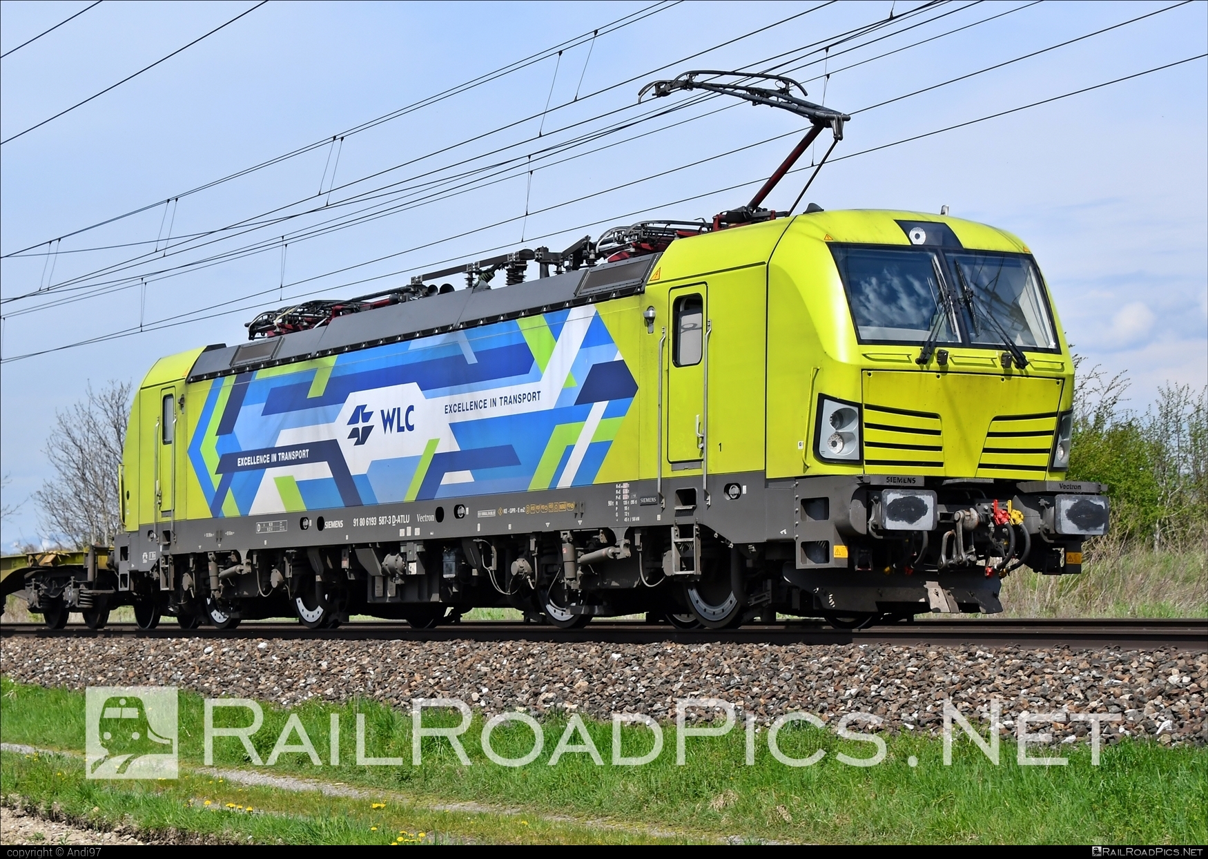 Siemens Vectron MS - 193 587 operated by Wiener Lokalbahnen Cargo GmbH #alphatrainsluxembourg #siemens #siemensVectron #siemensVectronMS #vectron #vectronMS #wienerlokalbahnencargo #wienerlokalbahnencargogmbh #wlc