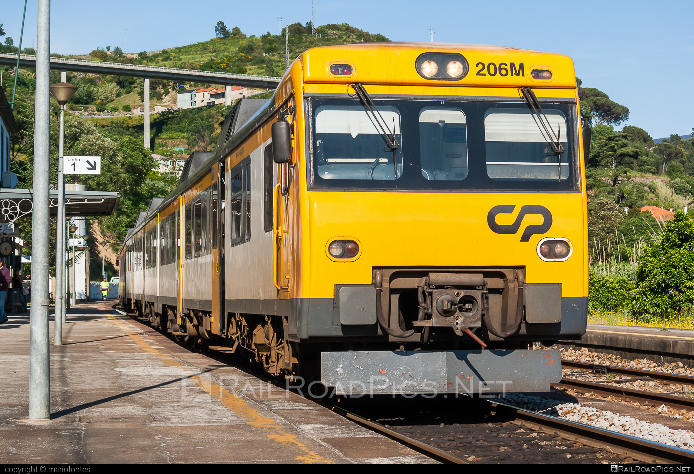 CP Class 592.2 - 206M operated by CP - Comboios de Portugal, E.P.E. #camelos #comboiosDePortugal #comboiosDePortugalEPE #cpClass592 #espanholas