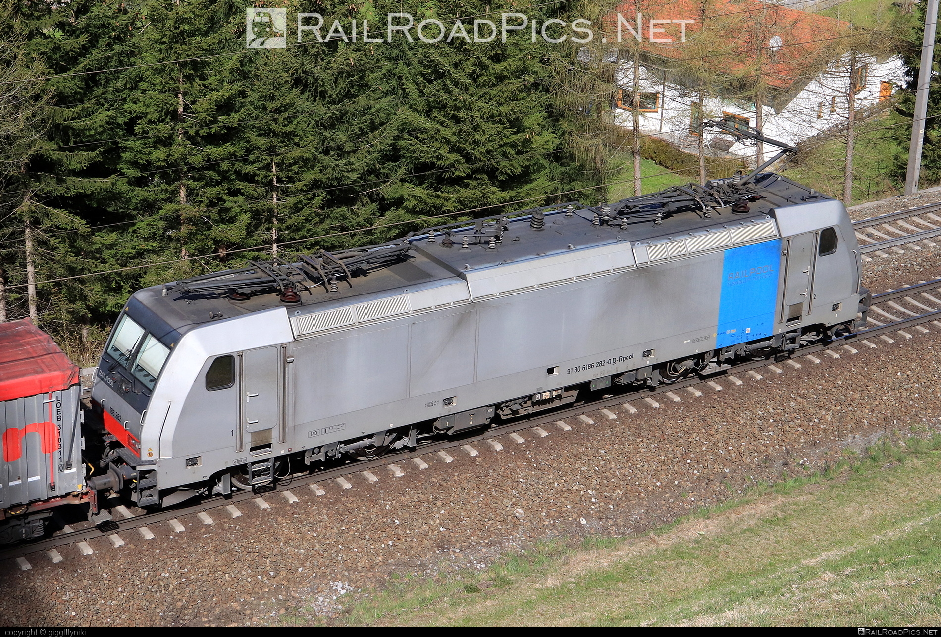 Bombardier TRAXX F140 MS - 186 282 operated by Rail Cargo Carrier – Italy s.r.l #bombardier #bombardiertraxx #railpool #railpoolgmbh #rccit #traxx #traxxf140 #traxxf140ms
