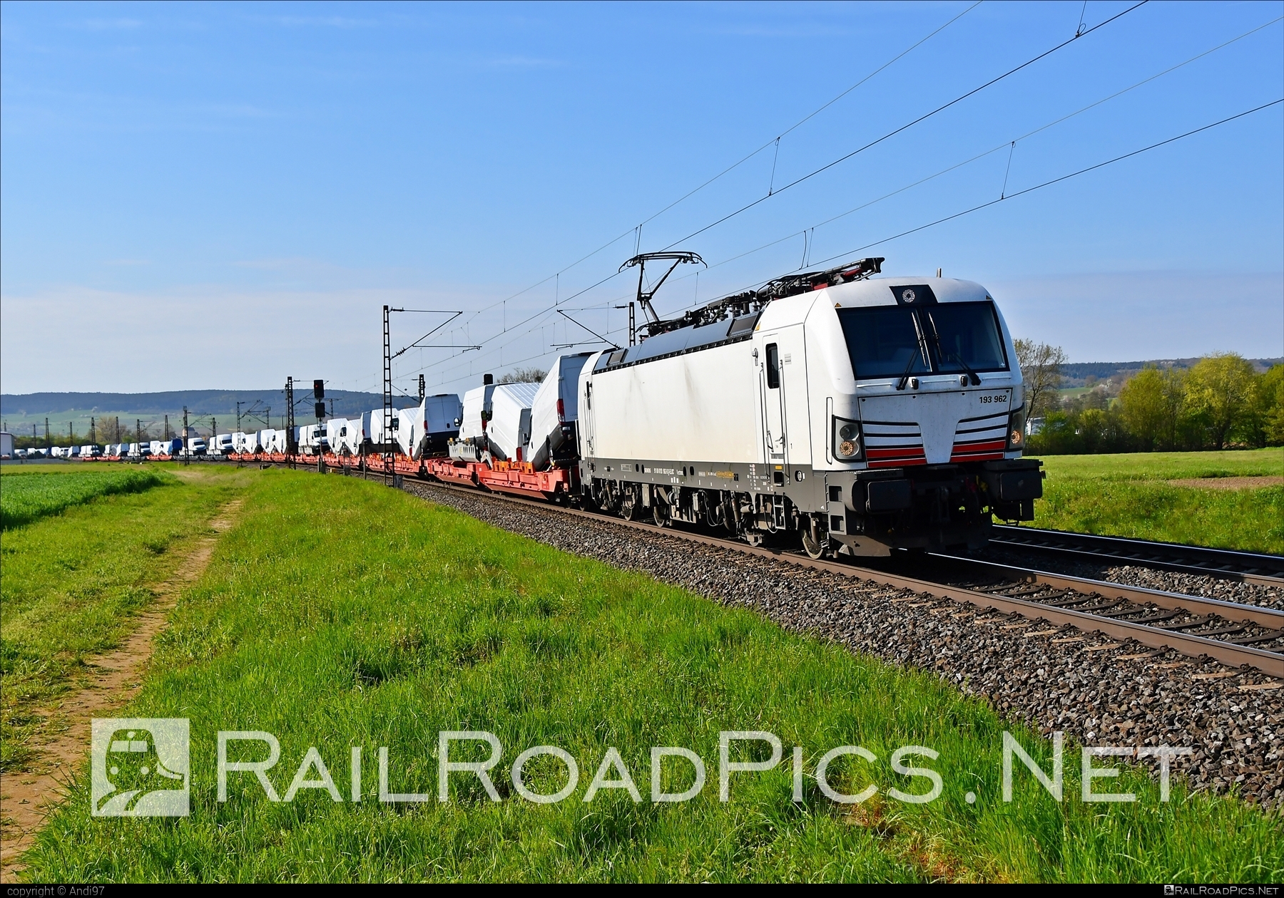 Siemens Vectron MS - 193 962 operated by ecco-rail GmbH #carcarrierwagon #eccorail #eccorailgmbh #ell #ellgermany #eloc #europeanlocomotiveleasing #flatwagon #siemens #siemensVectron #siemensVectronMS #vectron #vectronMS