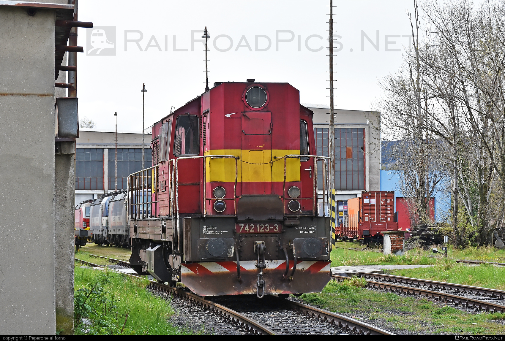 ČKD T 466.2 (742) - 742 123-3 operated by Železničná Spoločnost' Cargo Slovakia a.s. #ZeleznicnaSpolocnostCargoSlovakia #ckd #ckd4662 #ckd742 #ckdt4662 #kocur #zsskcargo