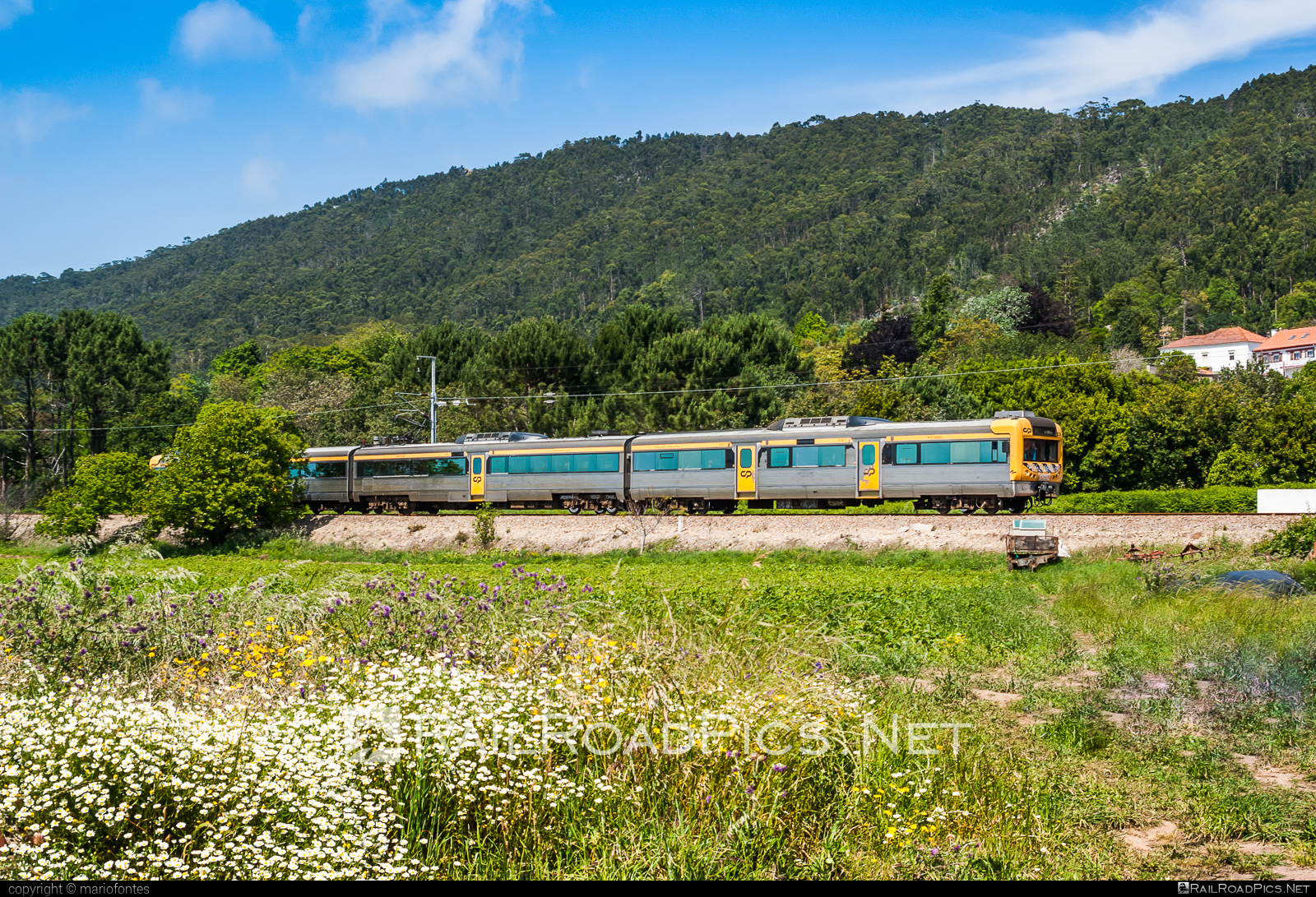 CP Class 2240 - 2254 operated by CP - Comboios de Portugal, E.P.E. #comboiosDePortugal #comboiosDePortugalEPE #cpClass2240
