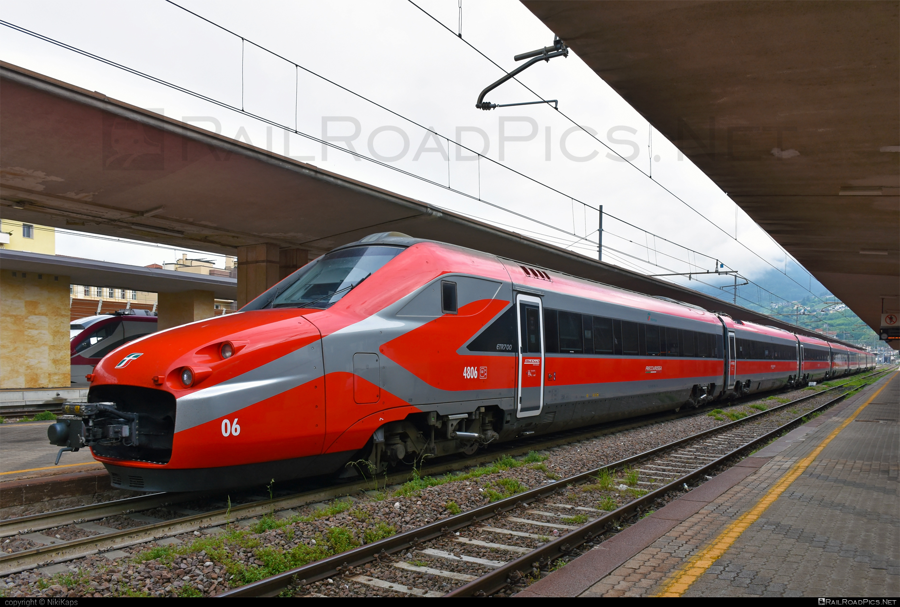 AnsaldoBreda ETR.700 - 4806 operated by Trenitalia S.p.A. #ansaldoBreda #ansaldoBredaEtr700 #etr700 #ferroviedellostato #frecciarossa #fs #fsitaliane #lefrecce #trenitalia #trenitaliaspa