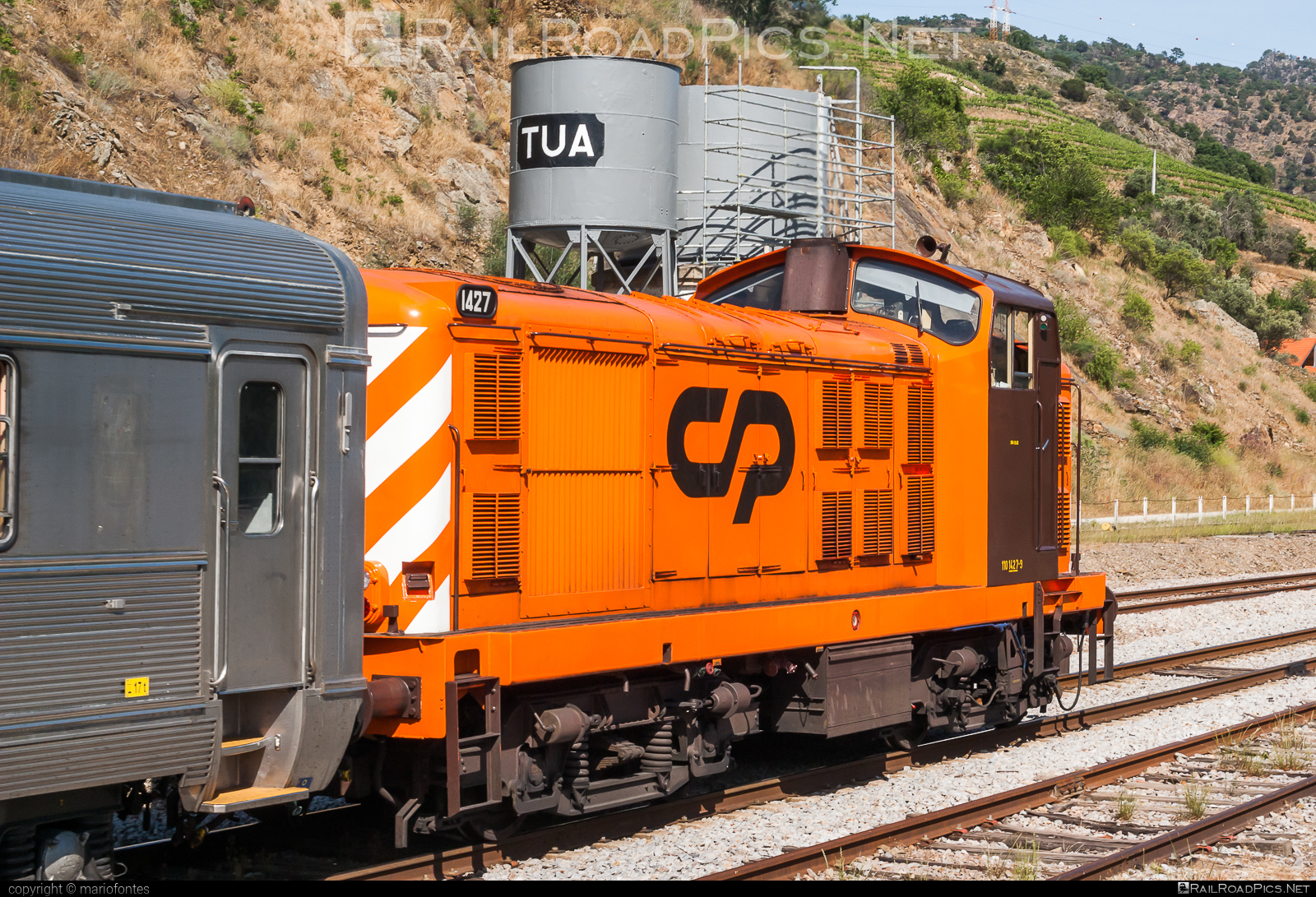 CP Class 1400 - 1427 operated by CP - Comboios de Portugal, E.P.E. #comboiosDePortugal #comboiosDePortugalEPE #cpClass1400