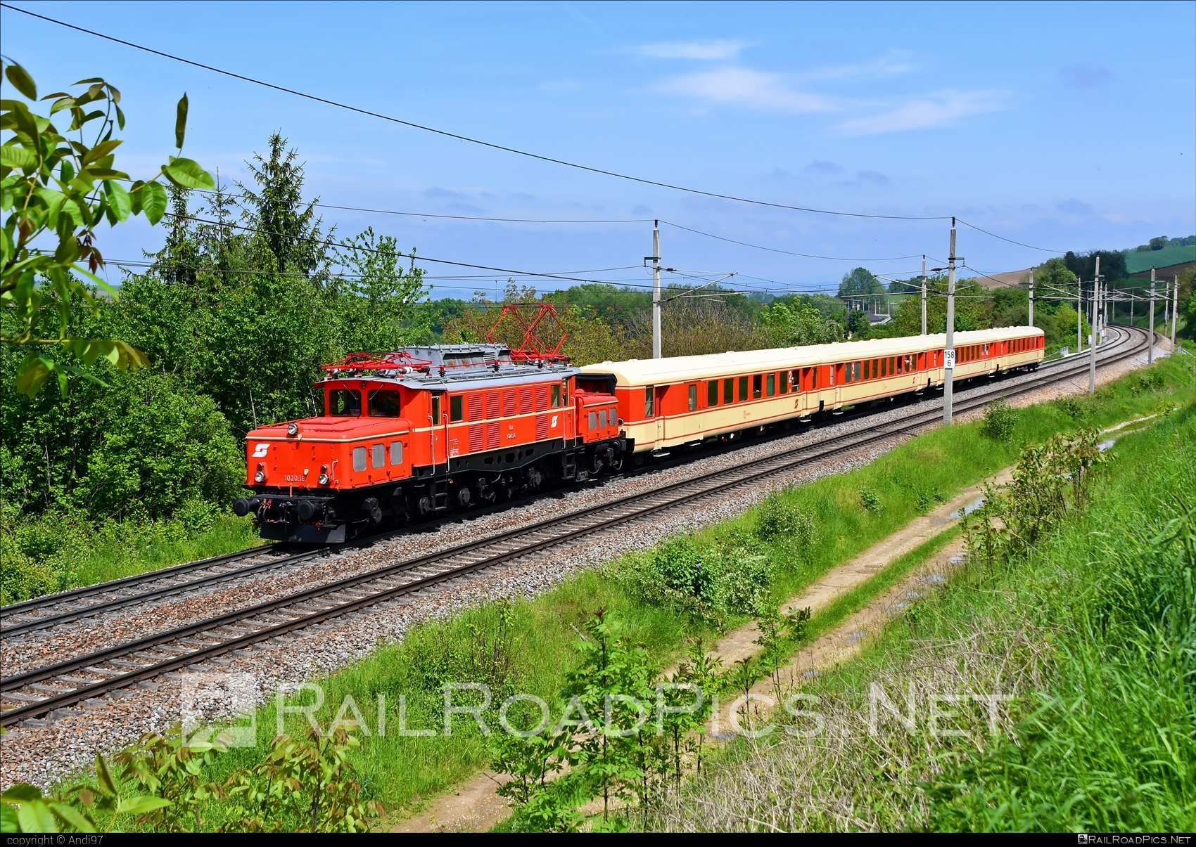 ÖBB Class 1020 - 1020 018 operated by Verein der Eisenbahnfreunde in Lienz #deutschesKrokodil #ebfl #krokodil #obbClass1020