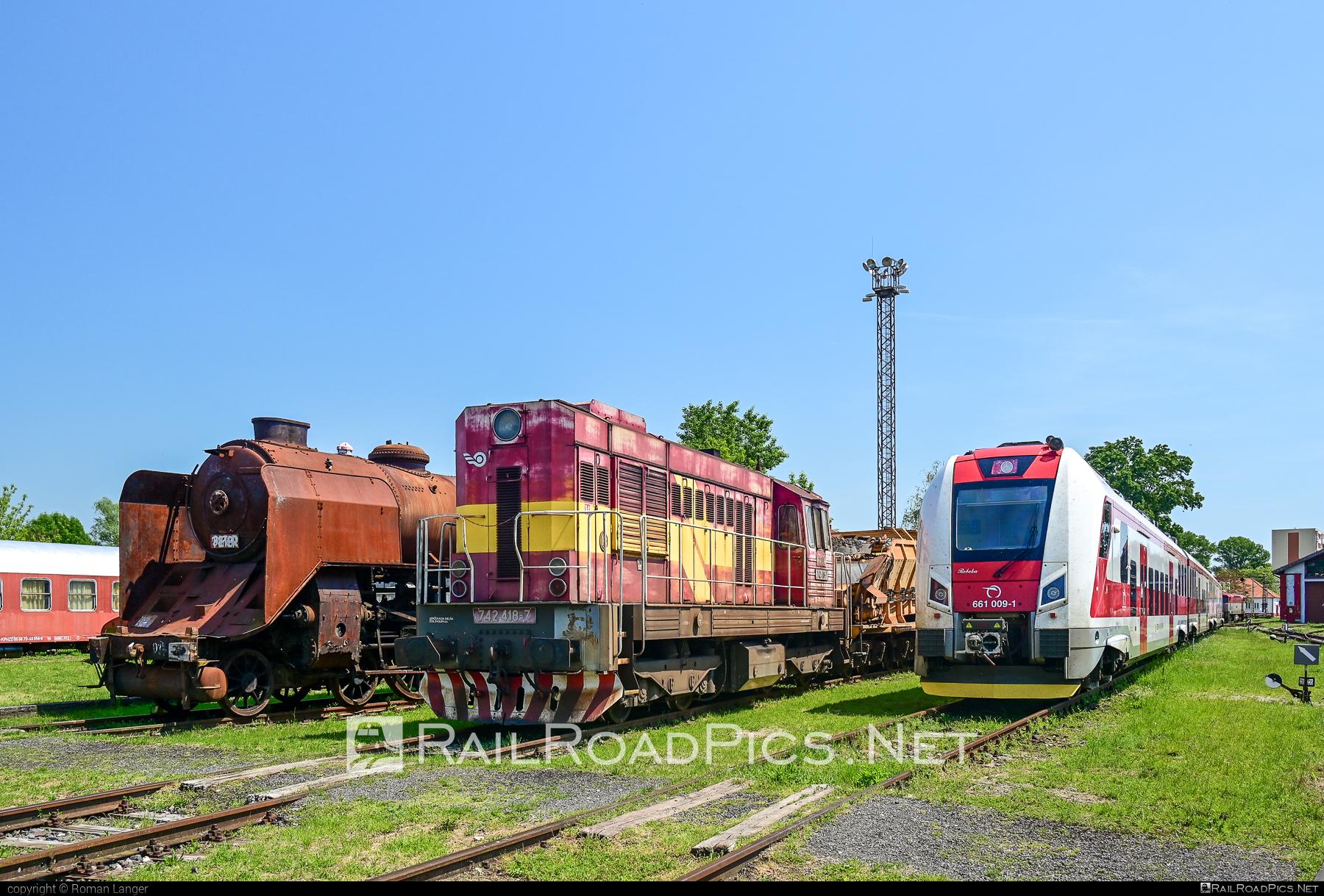 ČKD T 466.2 (742) - 742 418-7 operated by Železnice Slovenskej Republiky #ckd #ckd4662 #ckd742 #ckdt4662 #kocur #zelezniceslovenskejrepubliky #zsr