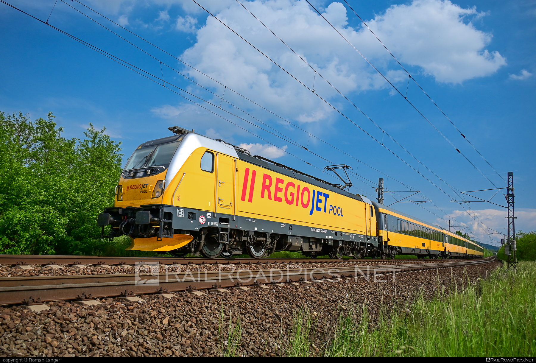 Alstom TRAXX MS3 - 388 217-2 operated by RegioJet, a.s. #alstom #alstomTraxx #regiojet #regiojetpool #traxx #traxxms3