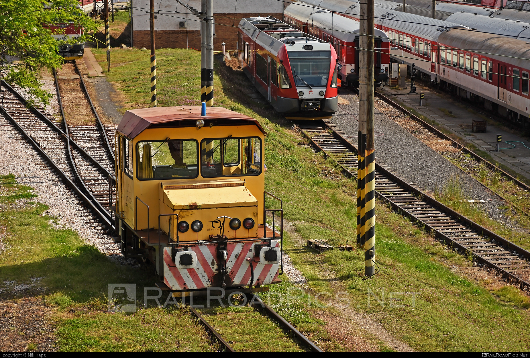RD Vrútky Class 199.4 - 199 402-9 operated by Železničná Spoločnost' Cargo Slovakia a.s. #ZeleznicnaSpolocnostCargoSlovakia #locomotive1994 #rdvrutky #zsskcargo