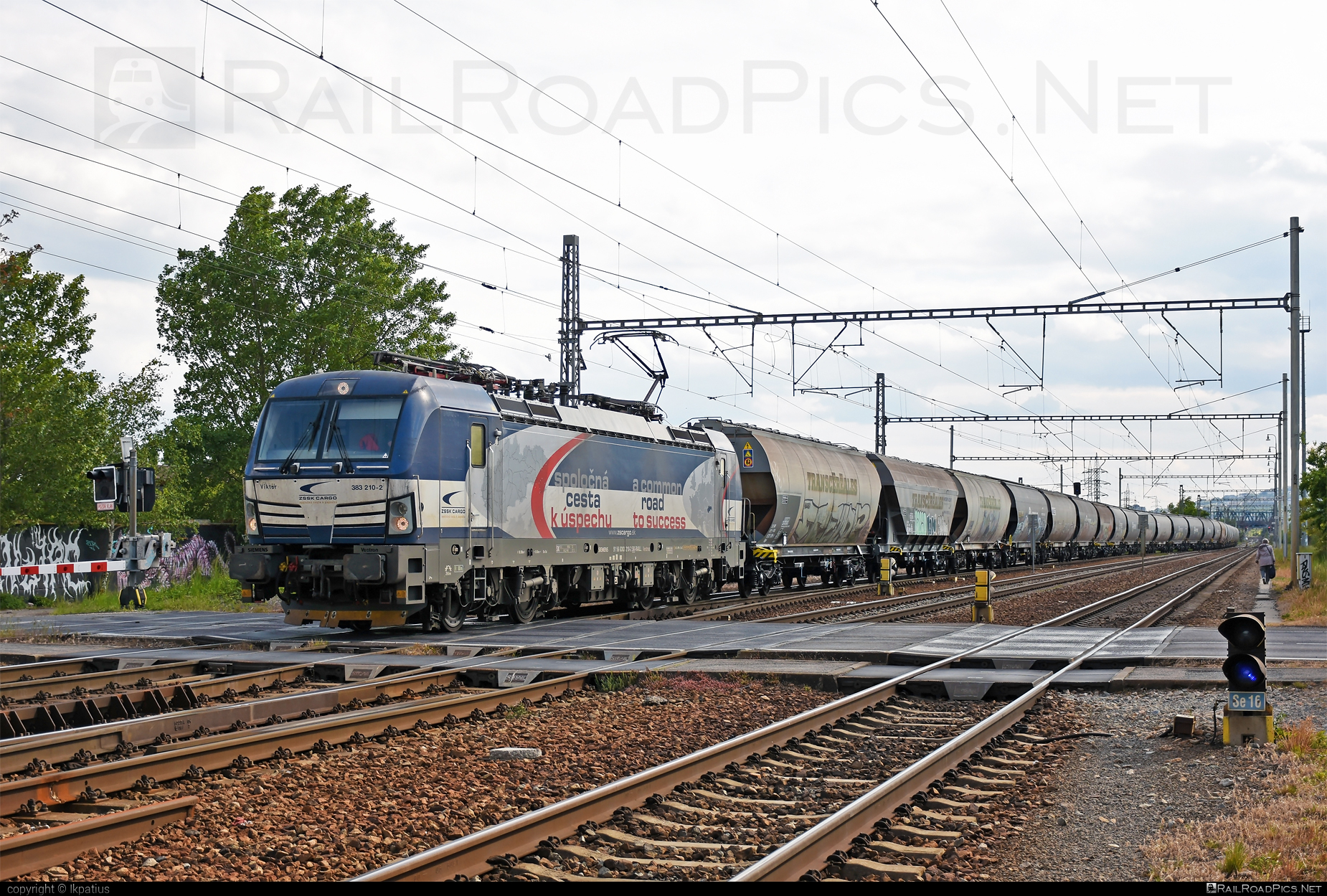 Siemens Vectron MS - 383 210-2 operated by Železničná Spoločnost' Cargo Slovakia a.s. #RollingStockLease #RollingStockLeaseSro #ZeleznicnaSpolocnostCargoSlovakia #hopperwagon #raill #siemens #siemensVectron #siemensVectronMS #transcereales #vectron #vectronMS #zsskcargo