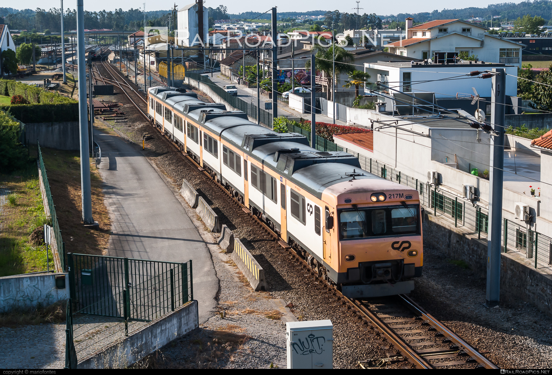 CP Class 592.2 - 217M operated by CP - Comboios de Portugal, E.P.E. #camelos #comboiosDePortugal #comboiosDePortugalEPE #cpClass592 #espanholas