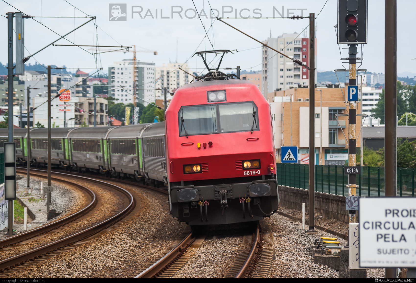 CP Class 5600 - 5619-0 operated by CP - Comboios de Portugal, E.P.E. #comboiosDePortugal #comboiosDePortugalEPE #cpClass5600