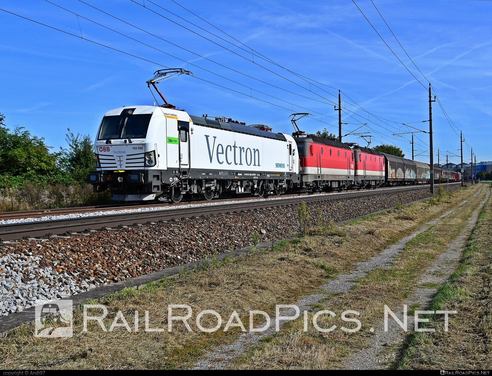 Siemens Vectron AC DPM - 193 930 operated by Rail Cargo Austria AG #SiemensMobility #SiemensMobilityGmbH #rcw #siemens #siemensVectron #siemensVectronACDPM #vectron #vectronACDPM