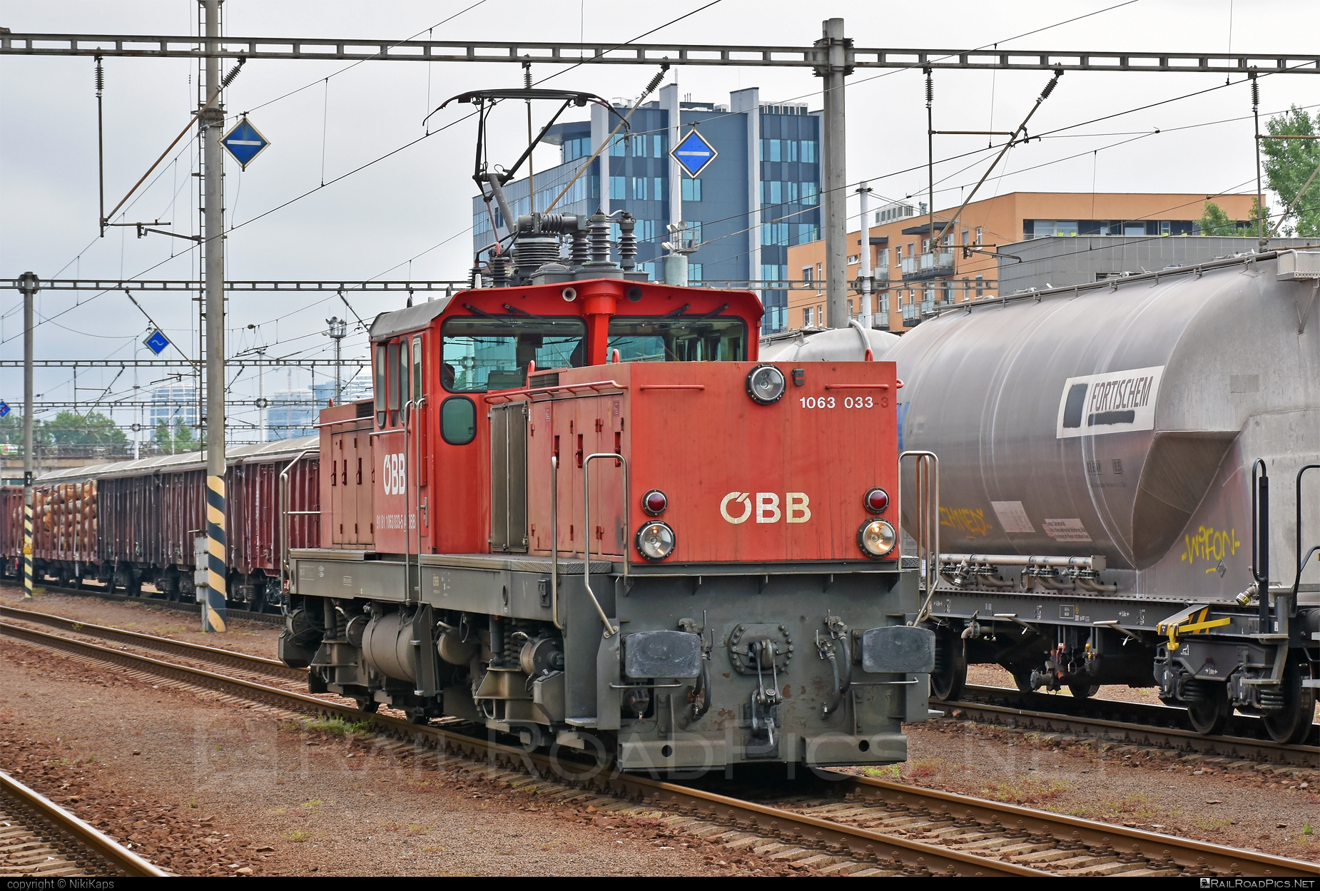 SGP 1063 - 1063 033 operated by Rail Cargo Austria AG #obb #obb1063 #obbClass1063 #osterreichischebundesbahnen #rcw #sgp #sgp1063 #simmeringgrazpauker