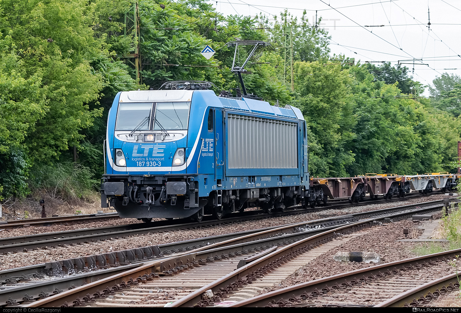 Bombardier TRAXX F160 AC3 - 187 930-3 operated by LTE Logistik und Transport GmbH #bombardier #bombardiertraxx #flatwagon #lte #ltelogistikundtransport #ltelogistikundtransportgmbh #traxx #traxxf160 #traxxf160ac #traxxf160ac3